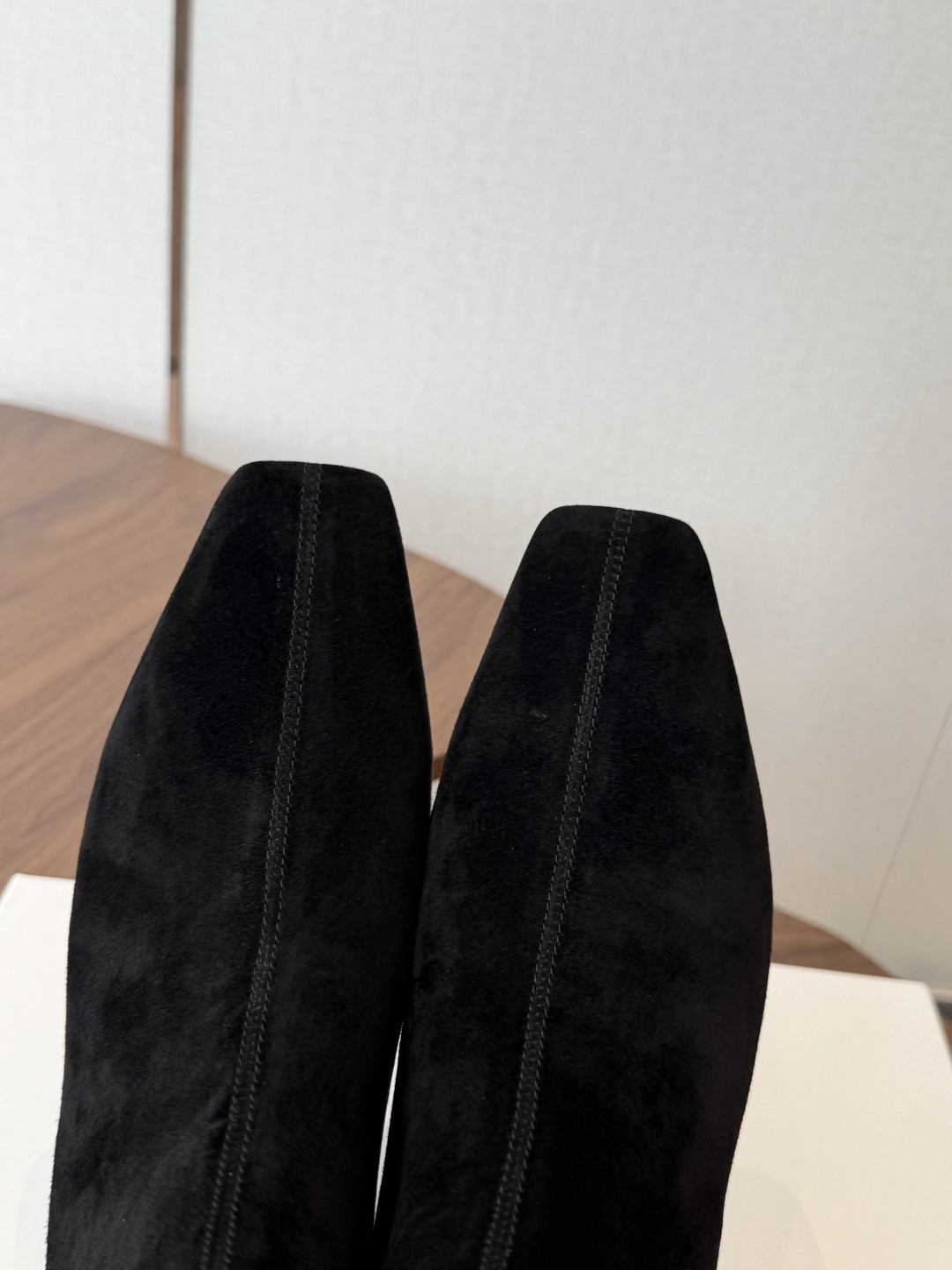 TheRow 26ss 秋冬短靴 后拉链款 坡跟短靴 THE ROW靴 是我今年买的最好的一双靴子，坡跟隐形增高，穿上立