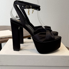 Saint Laurent 圣罗兰 2026春夏新款防水台恨太高交叉带气场高跟女鞋 YSL字母logo五金扣粗跟圆头露趾 Saint Laurent 圣罗兰 2026春夏新款防水台恨太高交叉带气场高跟女鞋 YSL字母logo五金扣粗跟圆头露趾