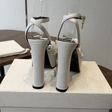 Saint Laurent 圣罗兰 2026春夏新款防水台恨太高交叉带气场高跟女鞋 YSL字母logo五金扣粗跟圆头露趾 Saint Laurent 圣罗兰 2026春夏新款防水台恨太高交叉带气场高跟女鞋 YSL字母logo五金扣粗跟圆头露趾