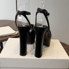 Saint Laurent 圣罗兰 2026春夏新款防水台恨太高交叉带气场高跟女鞋 YSL字母logo五金扣粗跟圆头露趾 Saint Laurent 圣罗兰 2026春夏新款防水台恨太高交叉带气场高跟女鞋 YSL字母logo五金扣粗跟圆头露趾