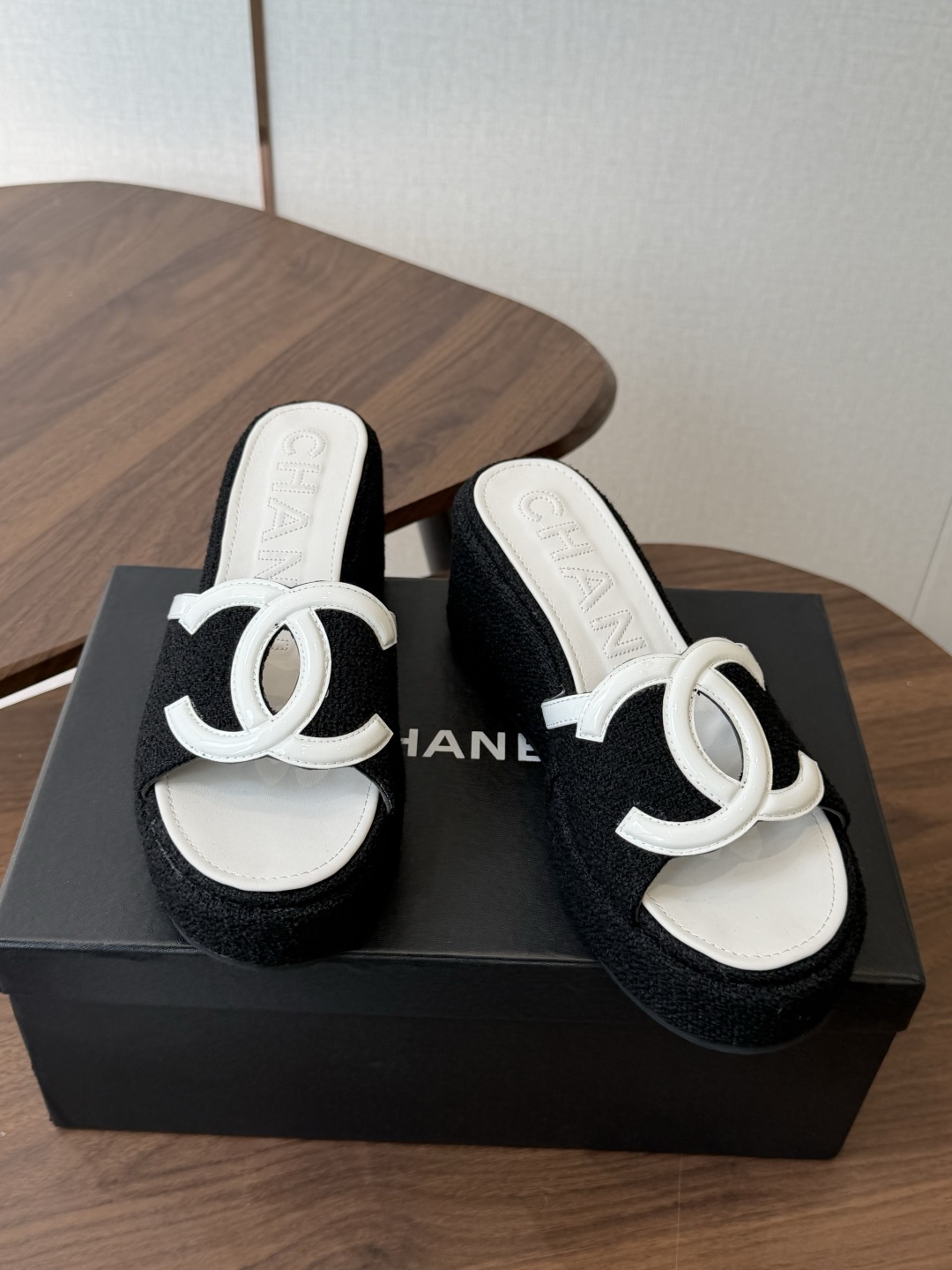 Chanel26ss新款厚底坡跟凉鞋 小个子最爱版 菱格厚底松糕凉鞋 夏天一定要入的拖鞋系列 可文艺可时髦 穿搭率实在太