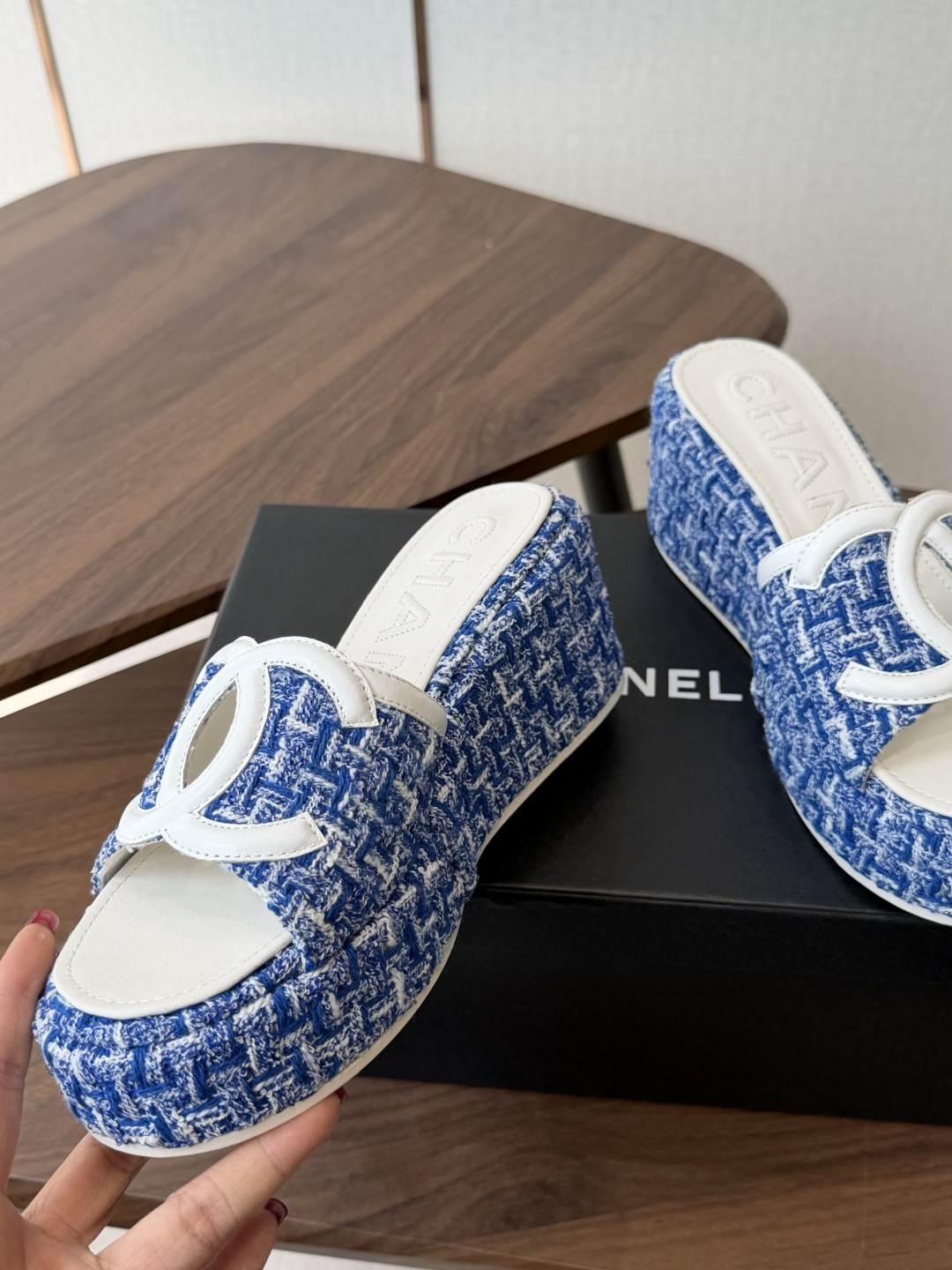 Chanel26ss新款厚底坡跟凉鞋 小个子最爱版 菱格厚底松糕凉鞋 夏天一定要入的拖鞋系列 可文艺可时髦 穿搭率实在太