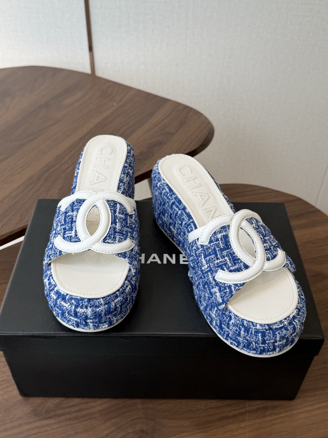 Chanel26ss新款厚底坡跟凉鞋 小个子最爱版 菱格厚底松糕凉鞋 夏天一定要入的拖鞋系列 可文艺可时髦 穿搭率实在太