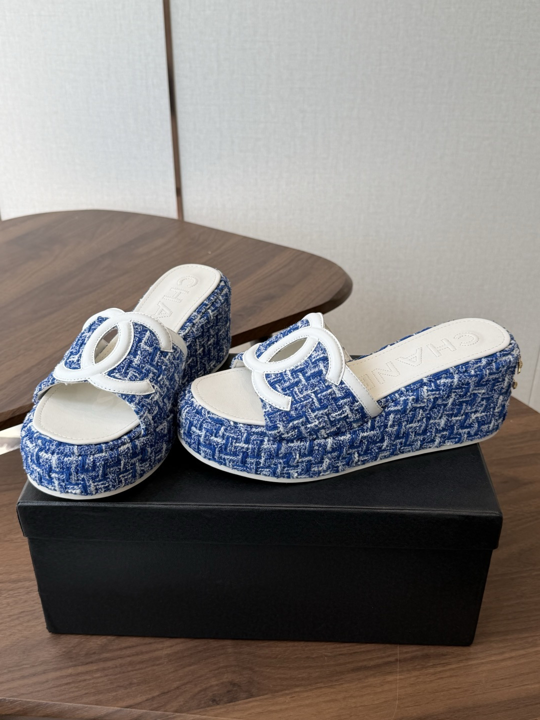 Chanel26ss新款厚底坡跟凉鞋 小个子最爱版 菱格厚底松糕凉鞋 夏天一定要入的拖鞋系列 可文艺可时髦 穿搭率实在太