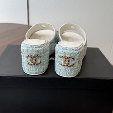 Chanel26ss新款厚底坡跟凉鞋 小个子最爱版 菱格厚底松糕凉鞋 夏天一定要入的拖鞋系列 可文艺可时髦 穿搭率实在太 Chanel26ss新款厚底坡跟凉鞋 小个子最爱版 菱格厚底松糕凉鞋 夏天一定要入的拖鞋系列 可文艺可时髦 穿搭率实在太