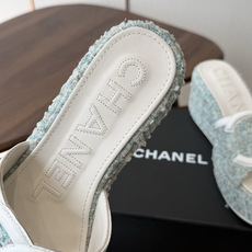 Chanel26ss新款厚底坡跟凉鞋 小个子最爱版 菱格厚底松糕凉鞋 夏天一定要入的拖鞋系列 可文艺可时髦 穿搭率实在太 Chanel26ss新款厚底坡跟凉鞋 小个子最爱版 菱格厚底松糕凉鞋 夏天一定要入的拖鞋系列 可文艺可时髦 穿搭率实在太