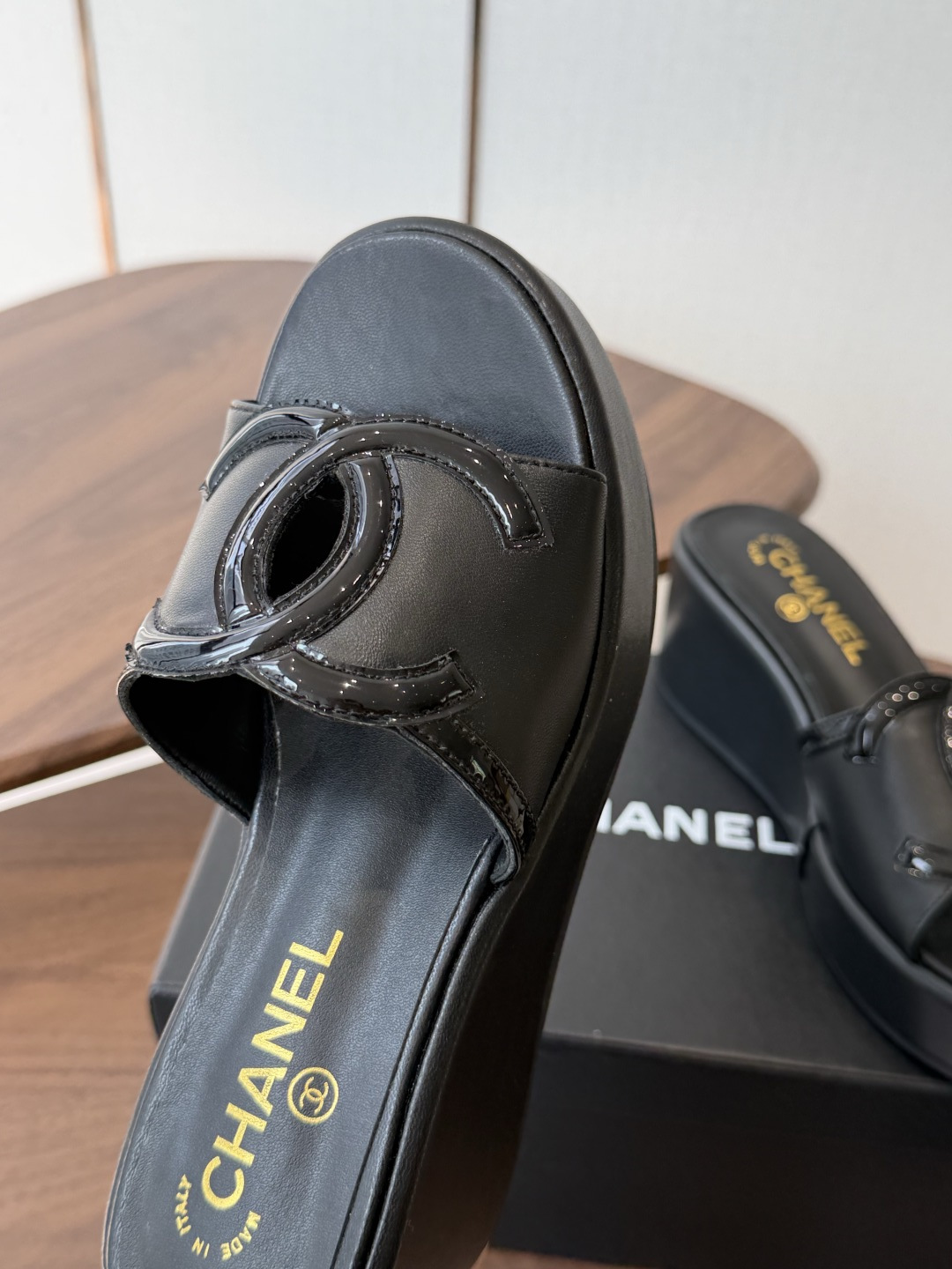 Chanel26ss新款厚底坡跟凉鞋 小个子最爱版 菱格厚底松糕凉鞋 夏天一定要入的拖鞋系列 可文艺可时髦 穿搭率实在太