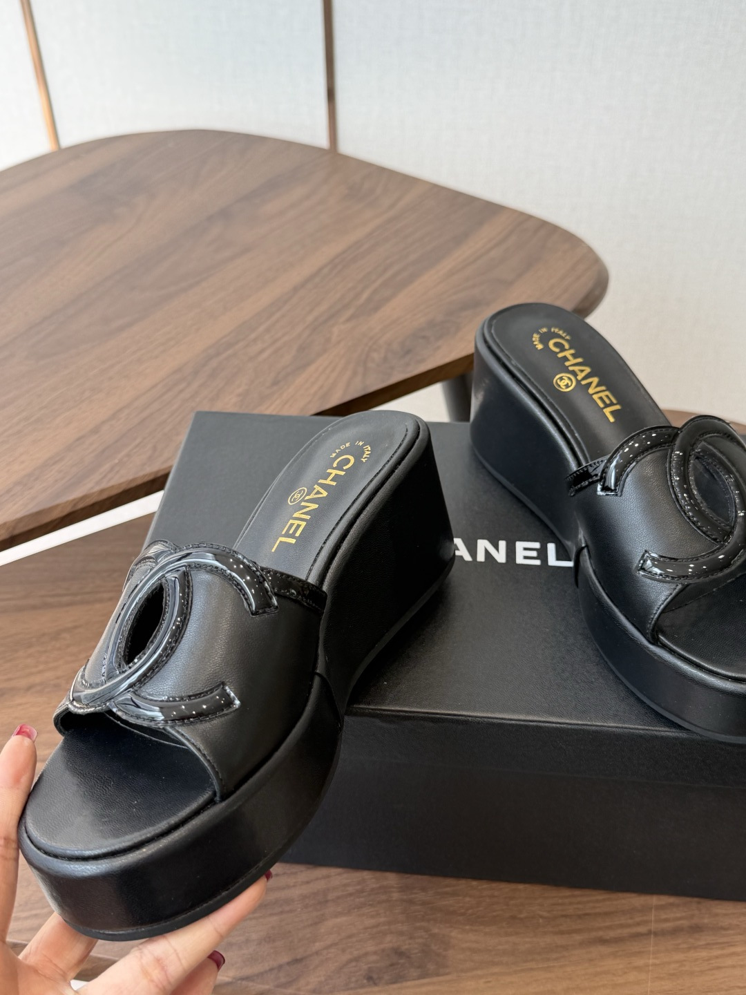 Chanel26ss新款厚底坡跟凉鞋 小个子最爱版 菱格厚底松糕凉鞋 夏天一定要入的拖鞋系列 可文艺可时髦 穿搭率实在太
