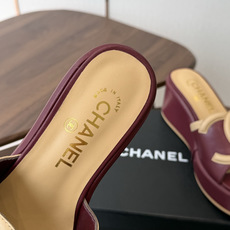 Chanel26ss新款厚底坡跟凉鞋 小个子最爱版 菱格厚底松糕凉鞋 夏天一定要入的拖鞋系列 可文艺可时髦 穿搭率实在太 Chanel26ss新款厚底坡跟凉鞋 小个子最爱版 菱格厚底松糕凉鞋 夏天一定要入的拖鞋系列 可文艺可时髦 穿搭率实在太