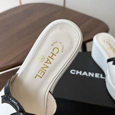 Chanel26ss新款厚底坡跟凉鞋 小个子最爱版 菱格厚底松糕凉鞋 夏天一定要入的拖鞋系列 可文艺可时髦 穿搭率实在太 Chanel26ss新款厚底坡跟凉鞋 小个子最爱版 菱格厚底松糕凉鞋 夏天一定要入的拖鞋系列 可文艺可时髦 穿搭率实在太