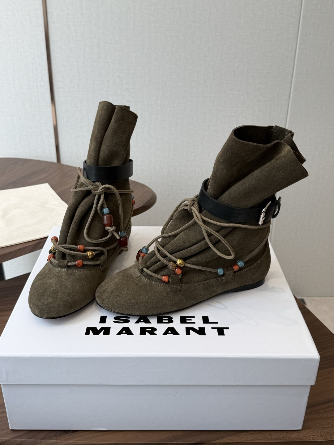 Isabel Marant 伊莎贝尔 26ss 少女感 一眼就心动 一脚蹬平底短靴 isabel marant Isabel Marant 伊莎贝尔 26ss 少女感 一眼就心动 一脚蹬平底短靴 isabel marant