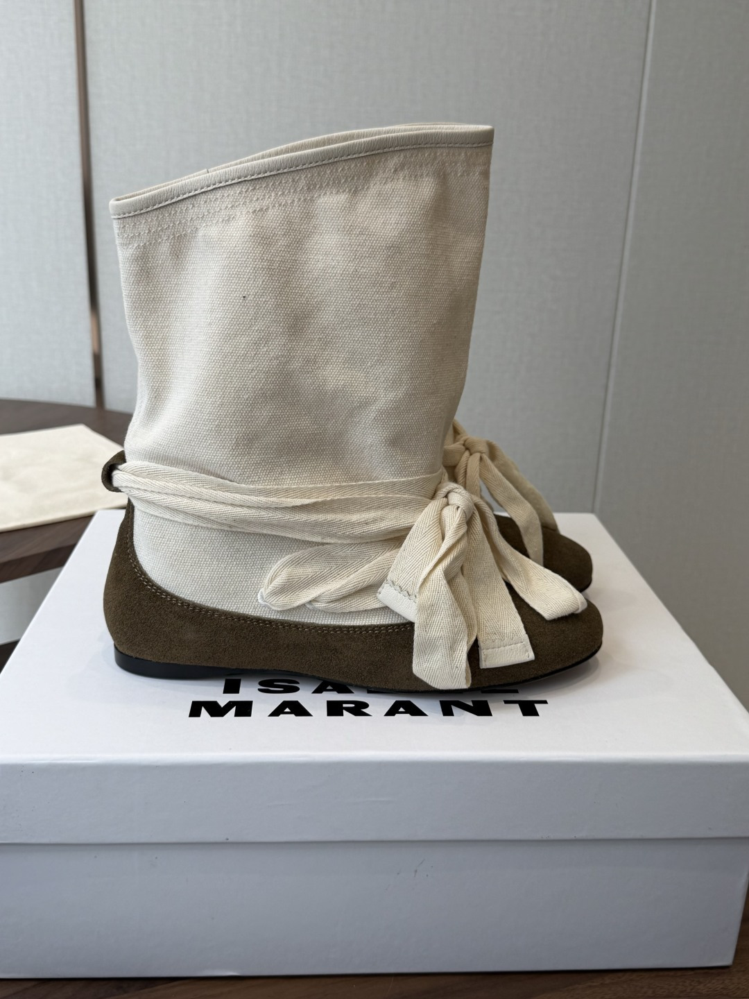Isabel Marant 伊莎贝尔 26ss 少女感 一眼就心动 一脚蹬平底短靴 isabel marant Isabel Marant 伊莎贝尔 26ss 少女感 一眼就心动 一脚蹬平底短靴 isabel marant