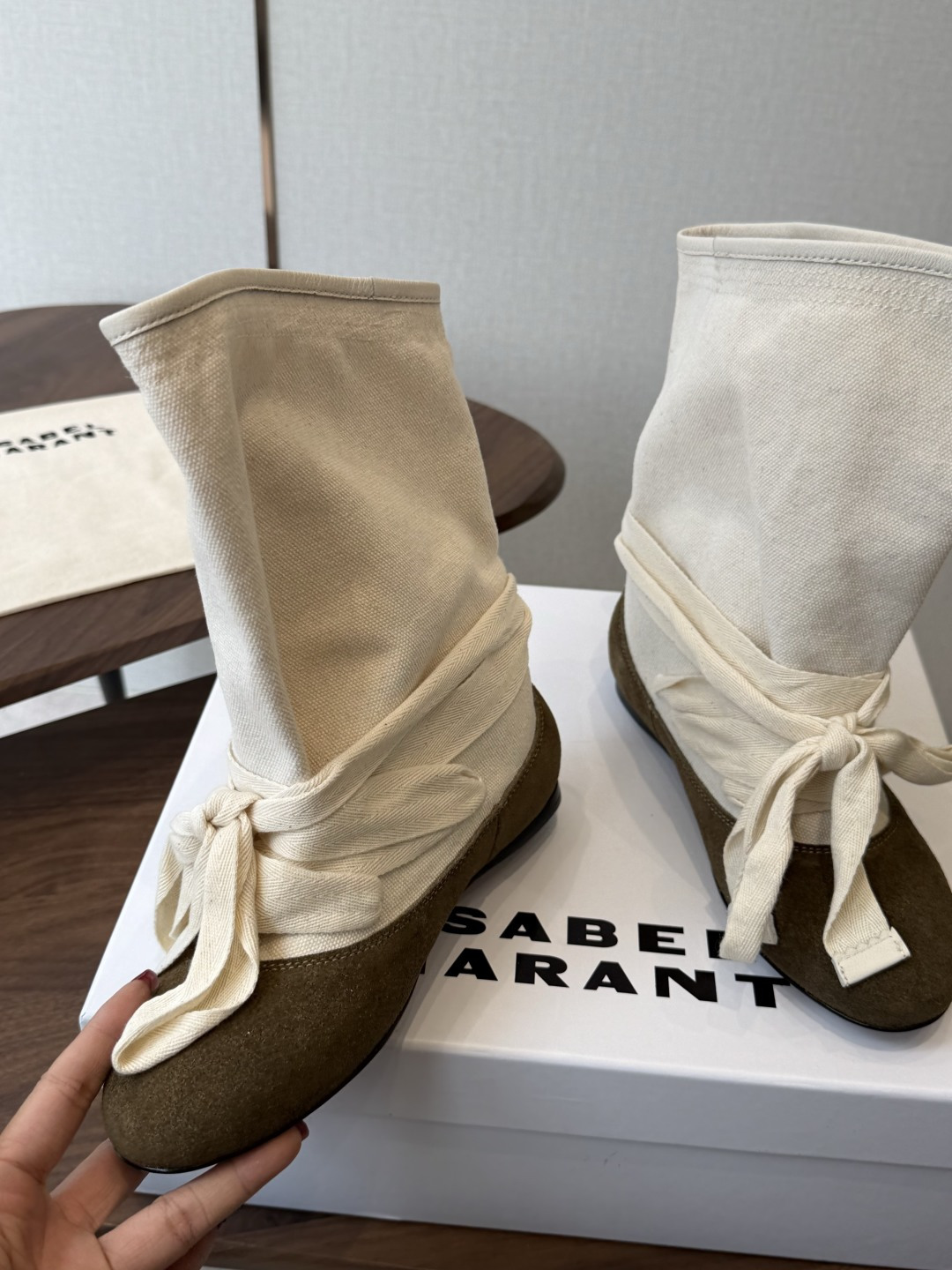 Isabel Marant 伊莎贝尔 26ss 少女感 一眼就心动 一脚蹬平底短靴 isabel marant Isabel Marant 伊莎贝尔 26ss 少女感 一眼就心动 一脚蹬平底短靴 isabel marant