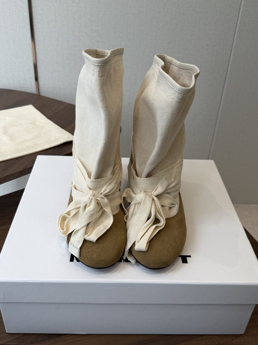 Isabel Marant 伊莎贝尔 26ss 少女感 一眼就心动 一脚蹬平底短靴 isabel marant Isabel Marant 伊莎贝尔 26ss 少女感 一眼就心动 一脚蹬平底短靴 isabel marant
