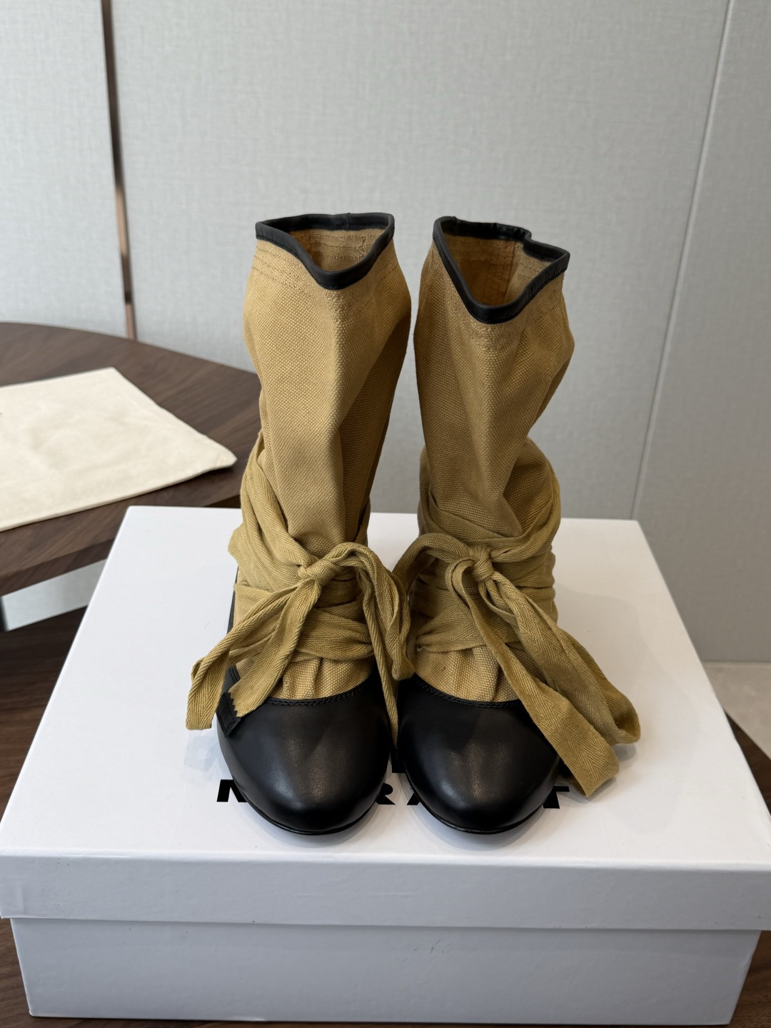 Isabel Marant 伊莎贝尔 26ss 少女感 一眼就心动 一脚蹬平底短靴 isabel marant Isabel Marant 伊莎贝尔 26ss 少女感 一眼就心动 一脚蹬平底短靴 isabel marant