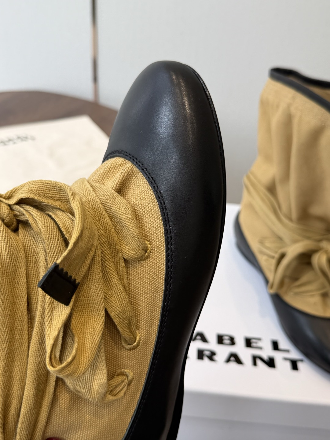 Isabel Marant 伊莎贝尔 26ss 少女感 一眼就心动 一脚蹬平底短靴 isabel marant Isabel Marant 伊莎贝尔 26ss 少女感 一眼就心动 一脚蹬平底短靴 isabel marant