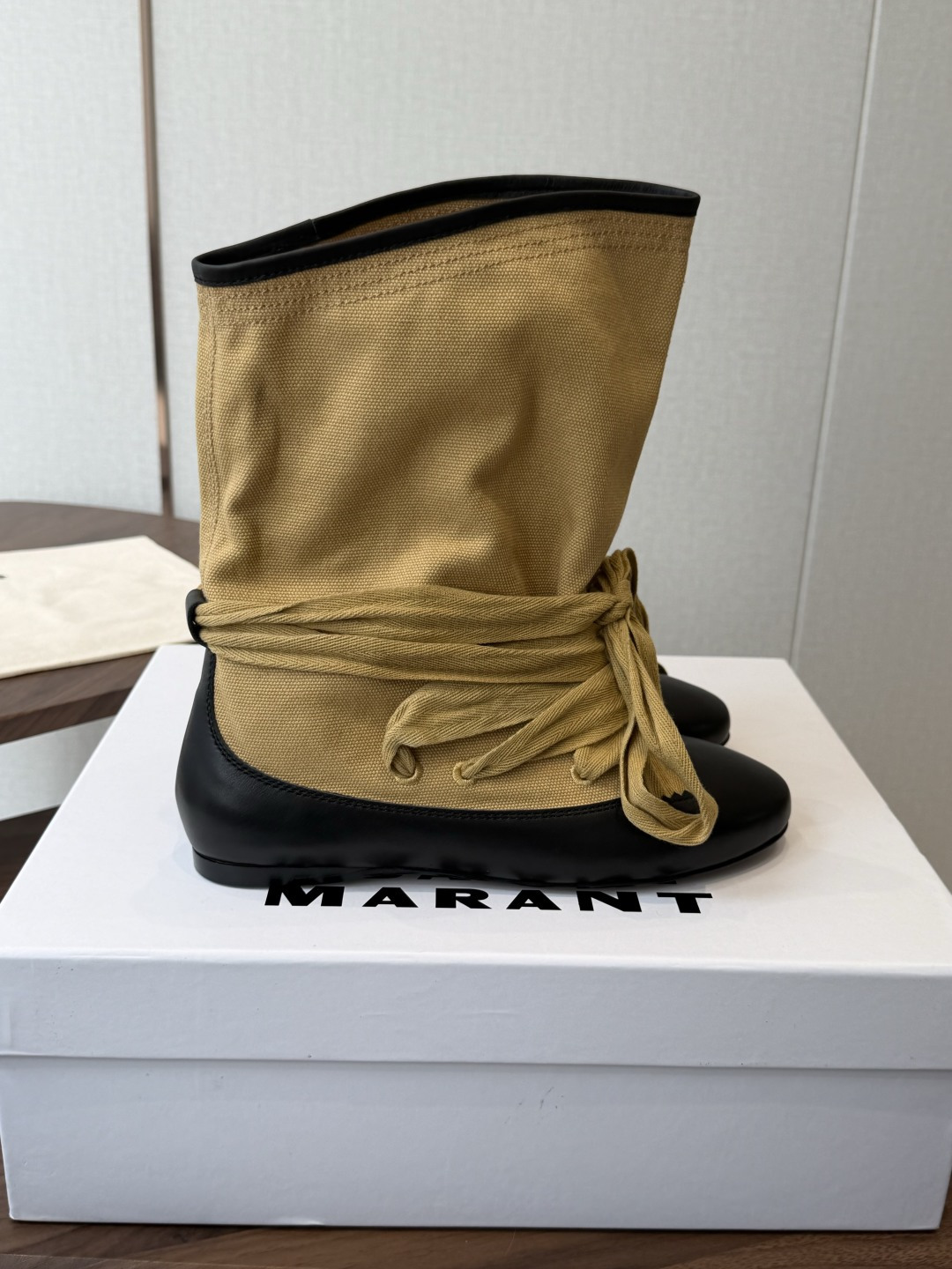 Isabel Marant 伊莎贝尔 26ss 少女感 一眼就心动 一脚蹬平底短靴 isabel marant Isabel Marant 伊莎贝尔 26ss 少女感 一眼就心动 一脚蹬平底短靴 isabel marant