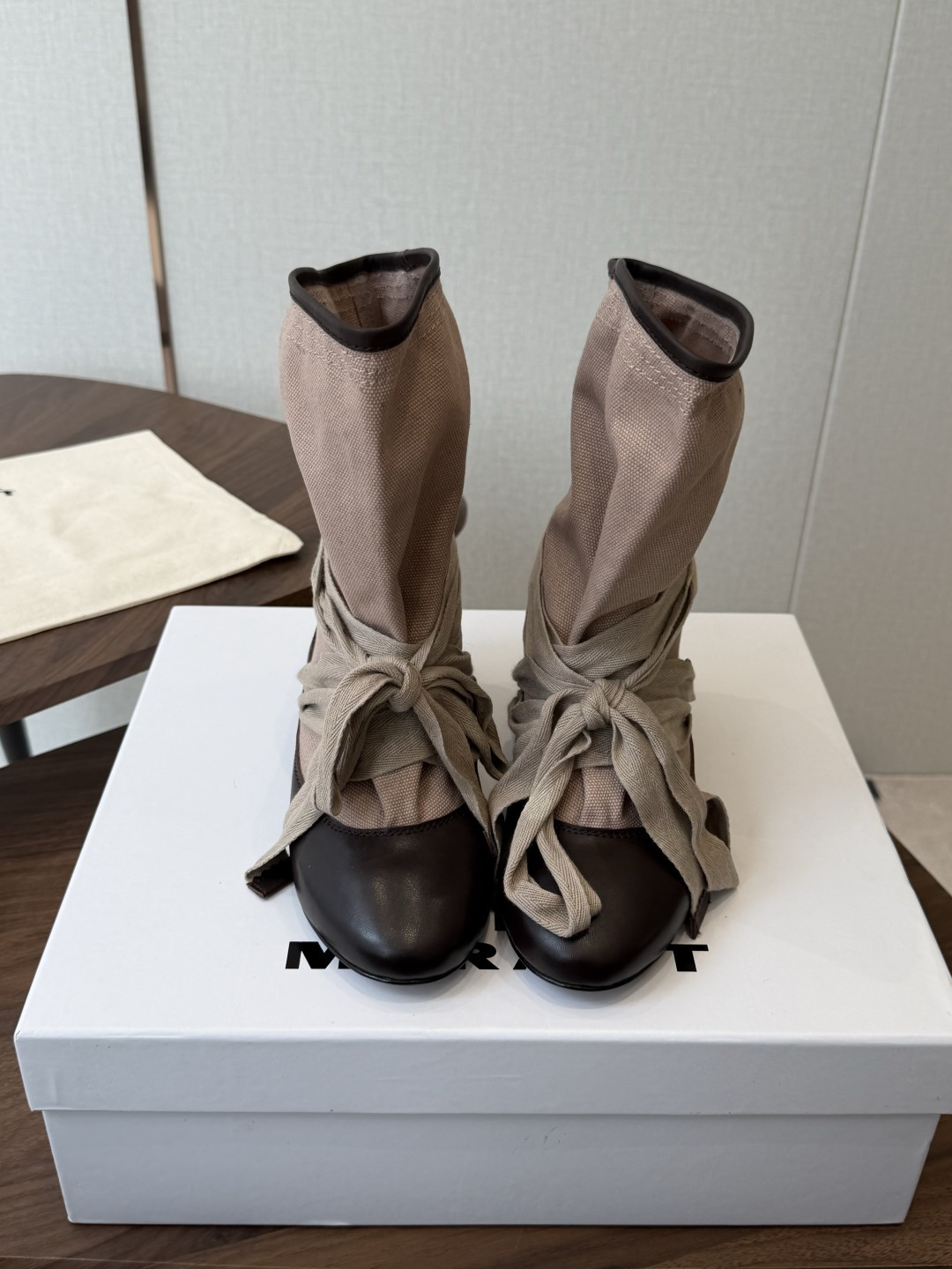 Isabel Marant 伊莎贝尔 26ss 少女感 一眼就心动 一脚蹬平底短靴 isabel marant Isabel Marant 伊莎贝尔 26ss 少女感 一眼就心动 一脚蹬平底短靴 isabel marant