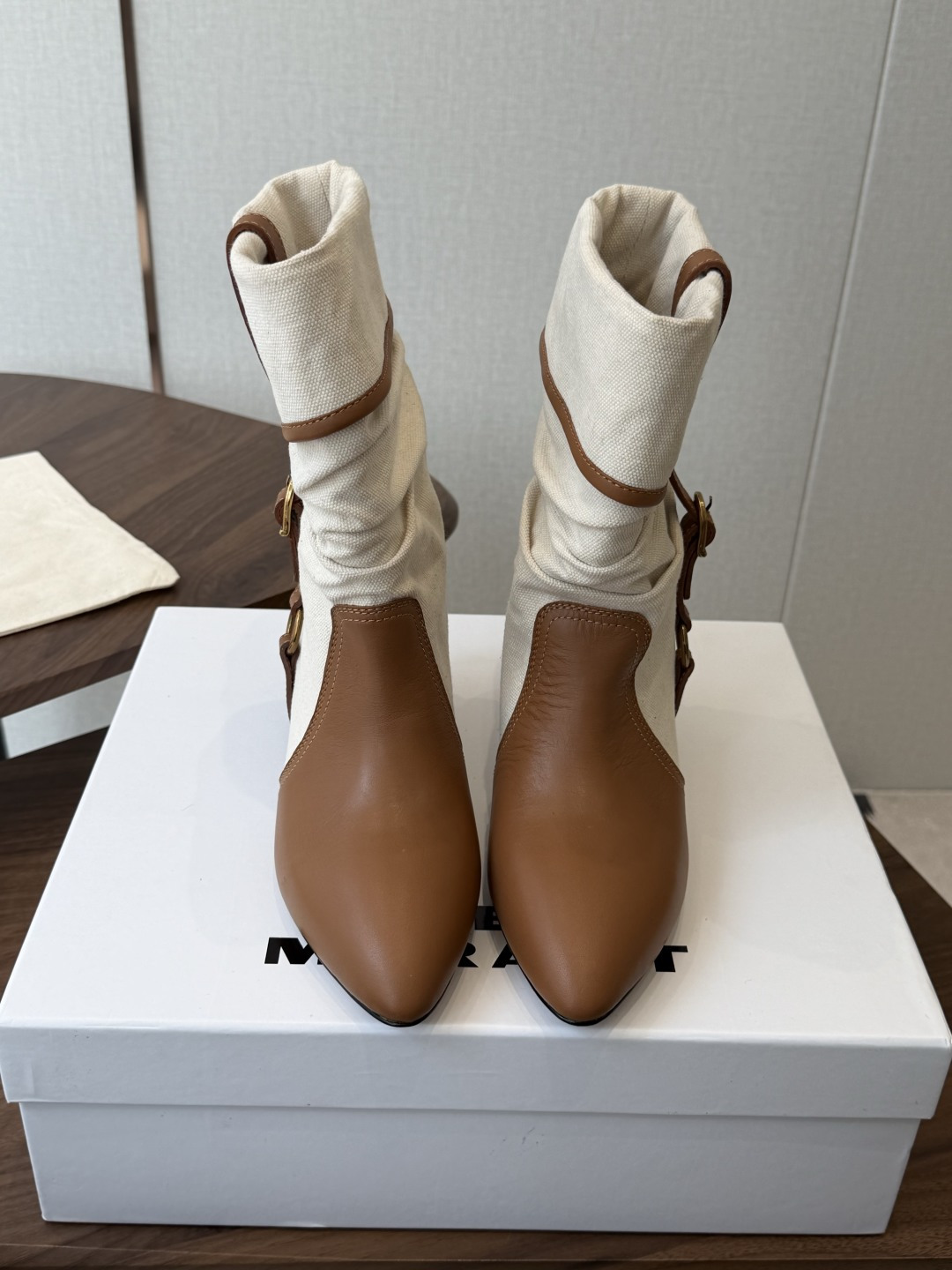 Isabel Marant 伊莎贝尔 26ss 少女感 一眼就心动 一脚蹬平底短靴 isabel marant Isabel Marant 伊莎贝尔 26ss 少女感 一眼就心动 一脚蹬平底短靴 isabel marant