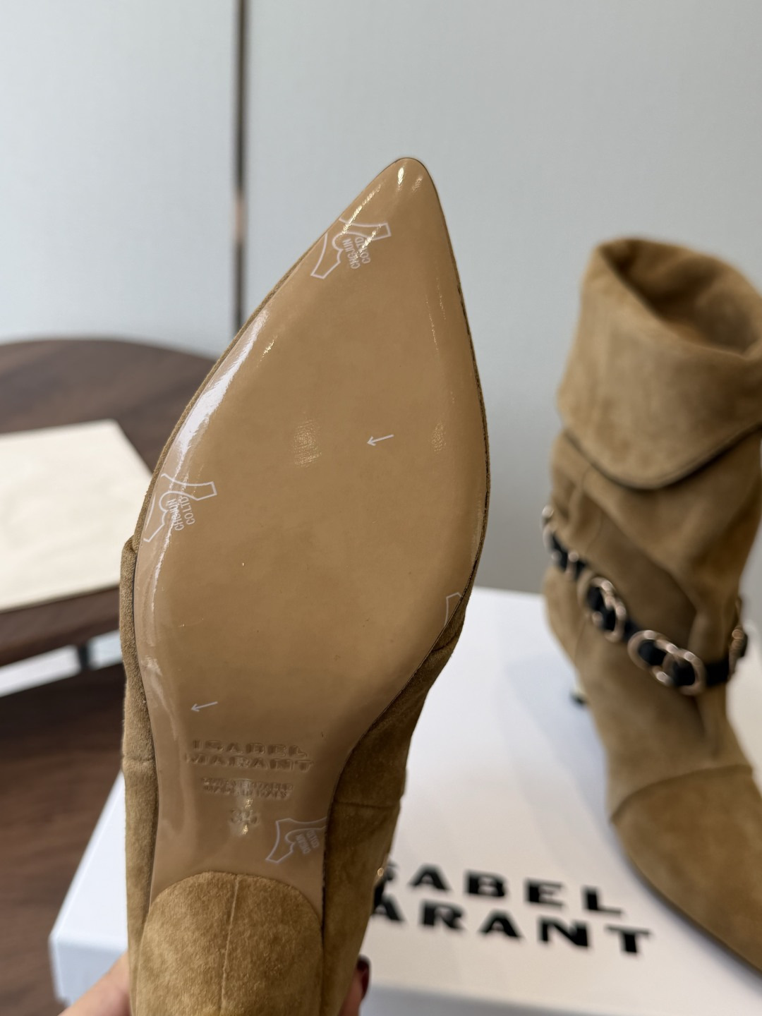 Isabel Marant  伊莎贝尔 26ss 少女感  一眼就心动 一脚蹬平底短靴  isabel marant  