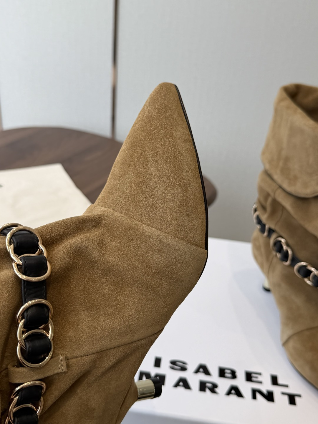 Isabel Marant  伊莎贝尔 26ss 少女感  一眼就心动 一脚蹬平底短靴  isabel marant  