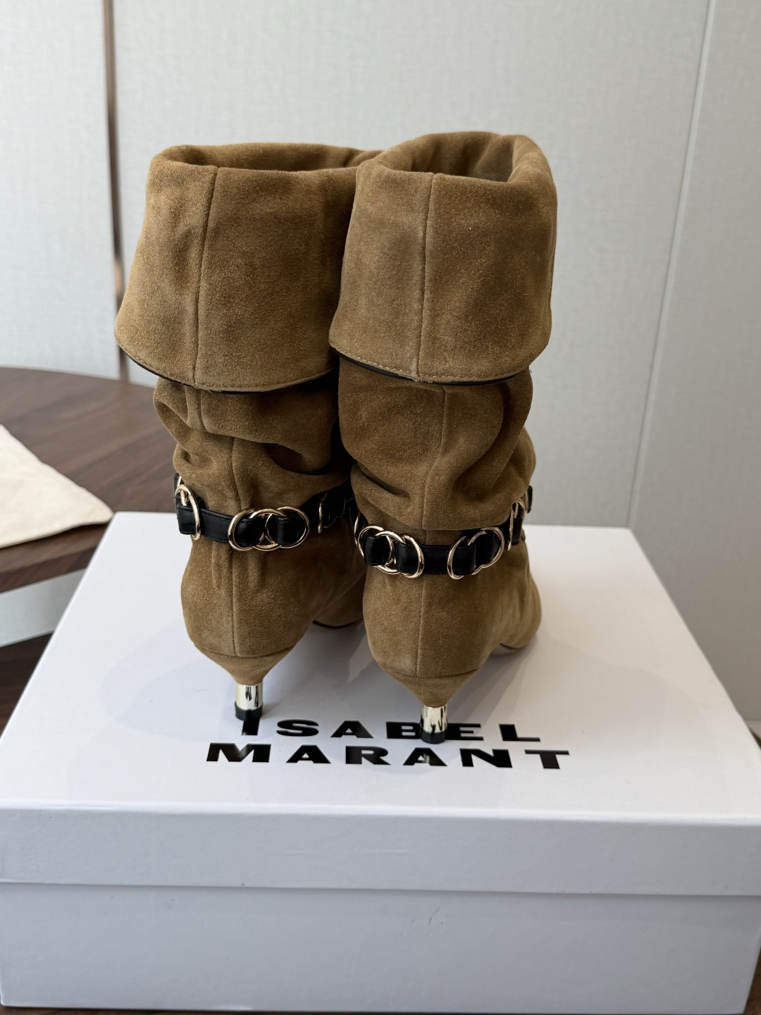 Isabel Marant  伊莎贝尔 26ss 少女感  一眼就心动 一脚蹬平底短靴  isabel marant  