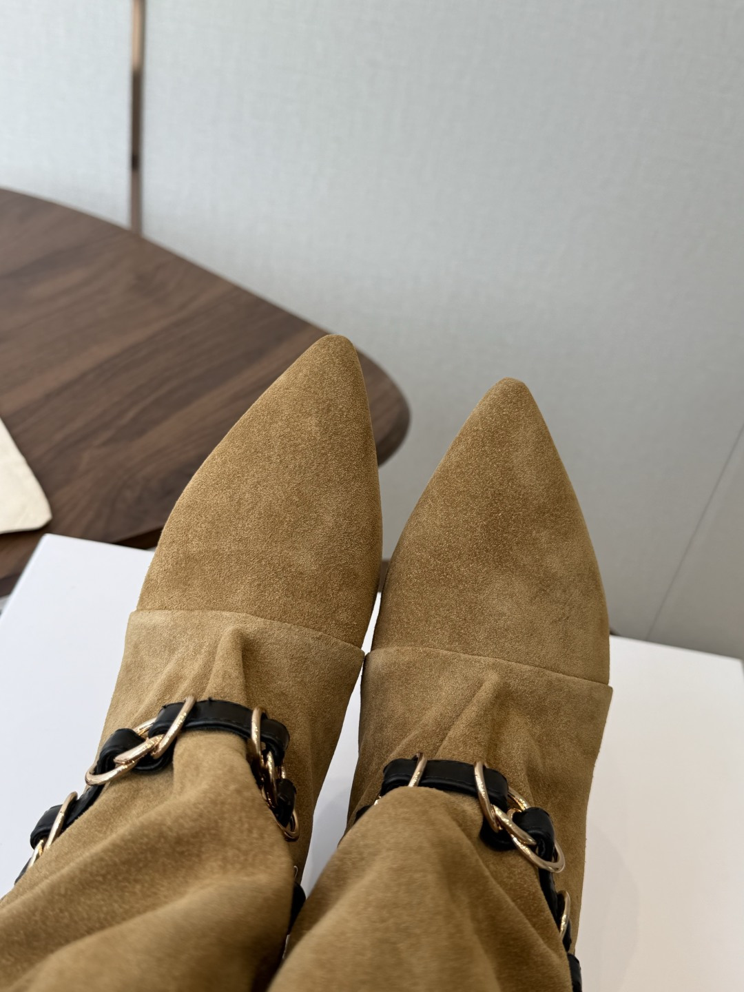 Isabel Marant  伊莎贝尔 26ss 少女感  一眼就心动 一脚蹬平底短靴  isabel marant  