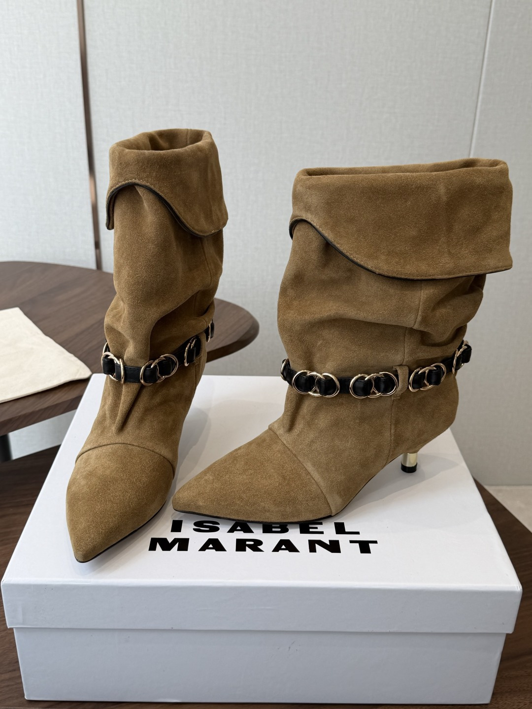 Isabel Marant  伊莎贝尔 26ss 少女感  一眼就心动 一脚蹬平底短靴  isabel marant  