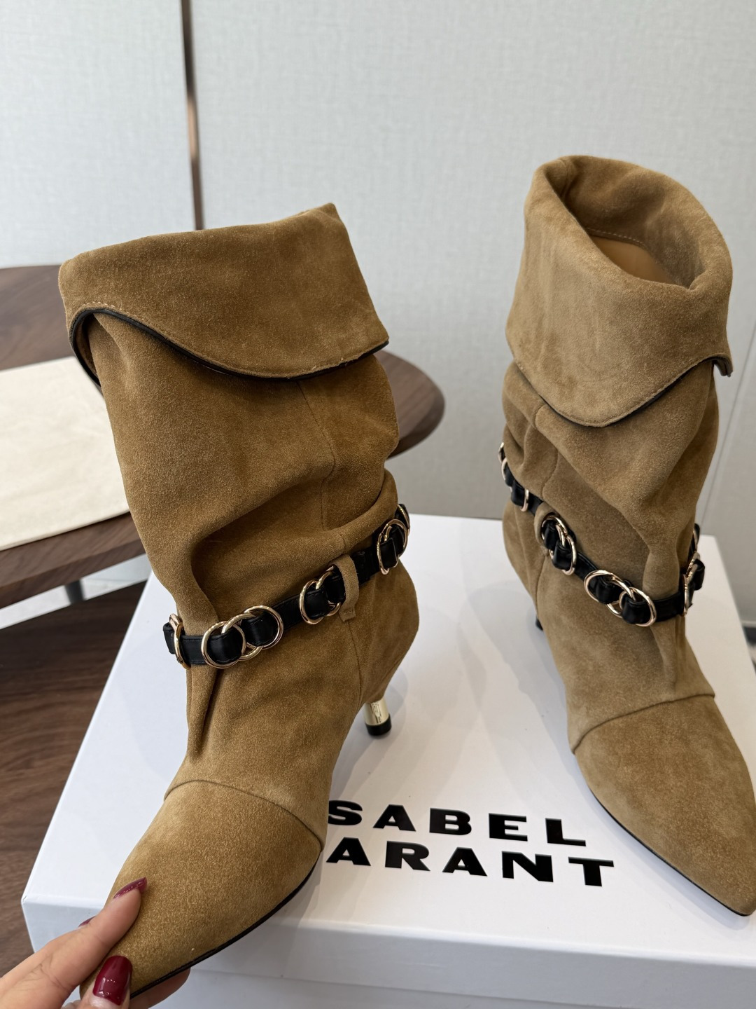 Isabel Marant  伊莎贝尔 26ss 少女感  一眼就心动 一脚蹬平底短靴  isabel marant  