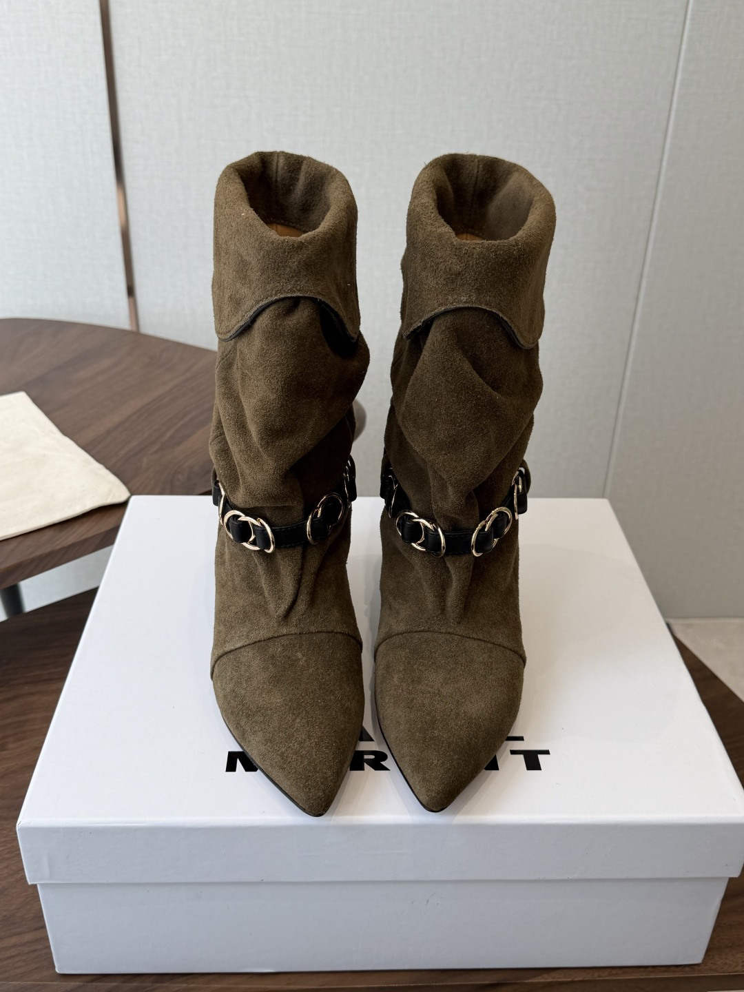 Isabel Marant 伊莎贝尔 26ss 少女感 一眼就心动 一脚蹬平底短靴 isabel marant Isabel Marant 伊莎贝尔 26ss 少女感 一眼就心动 一脚蹬平底短靴 isabel marant