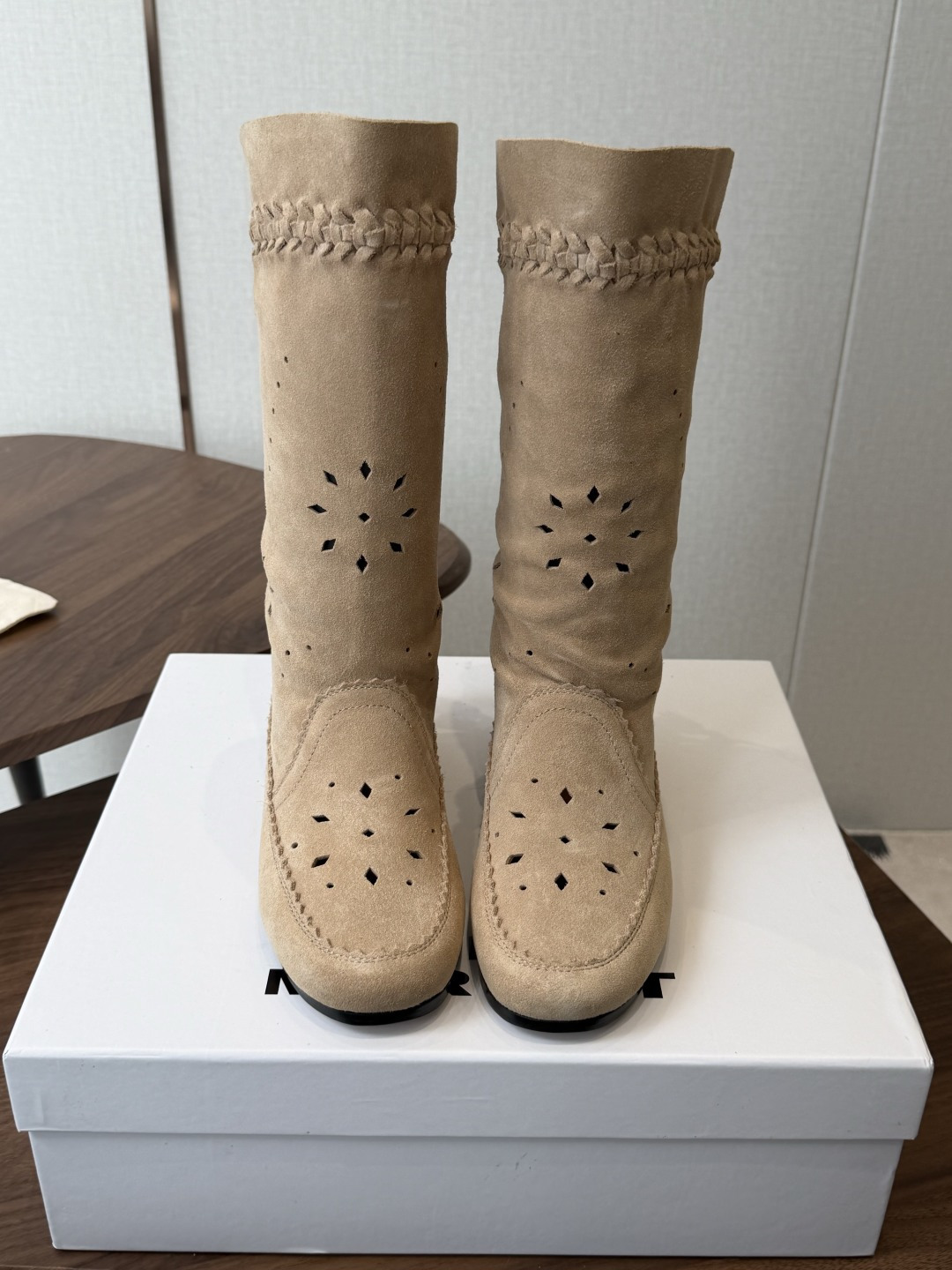 Isabel Marant  伊莎贝尔 26ss 少女感  一眼就心动 一脚蹬平底短靴  isabel marant  