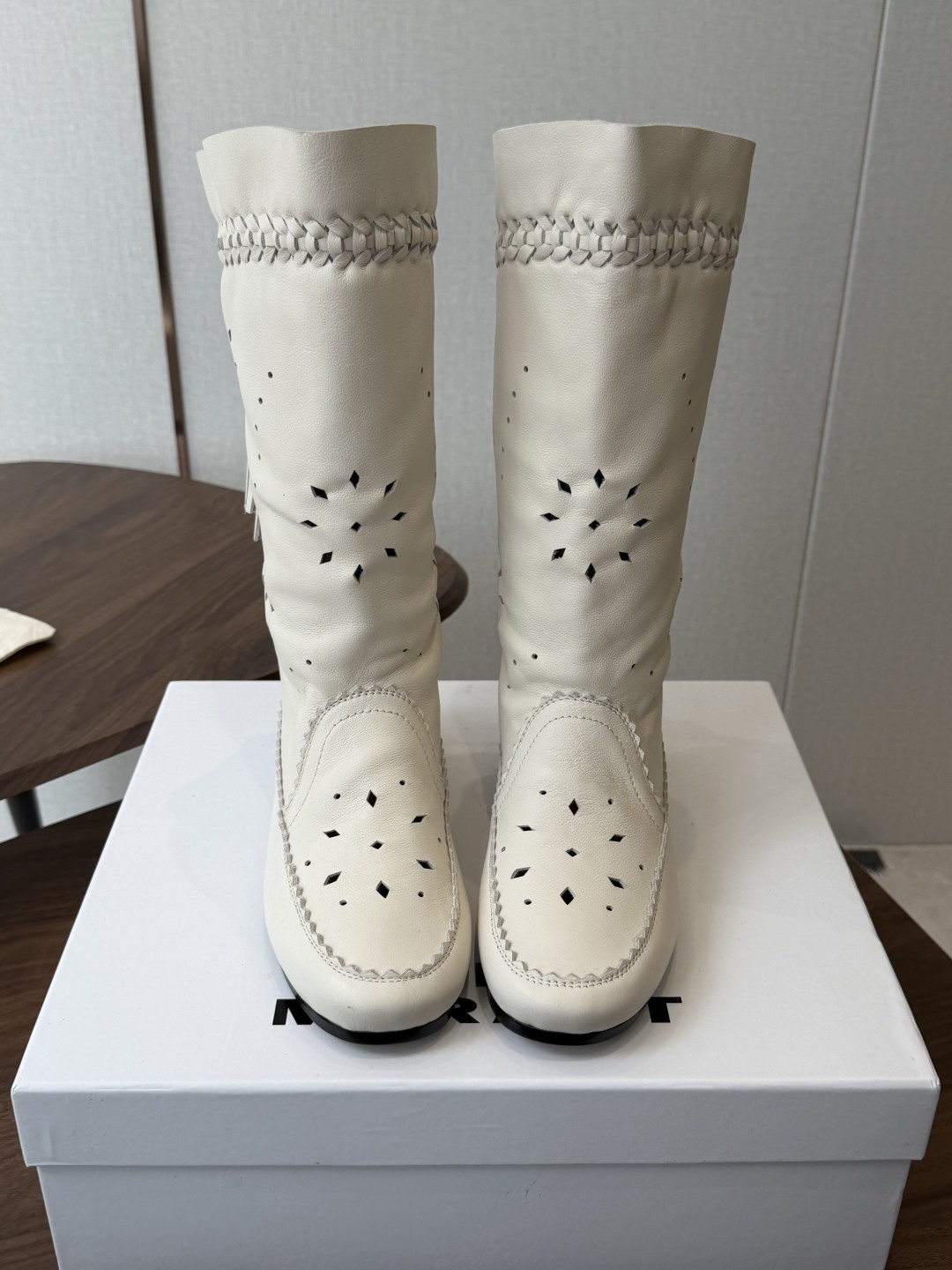 Isabel Marant  伊莎贝尔 26ss 少女感  一眼就心动 一脚蹬平底短靴  isabel marant  