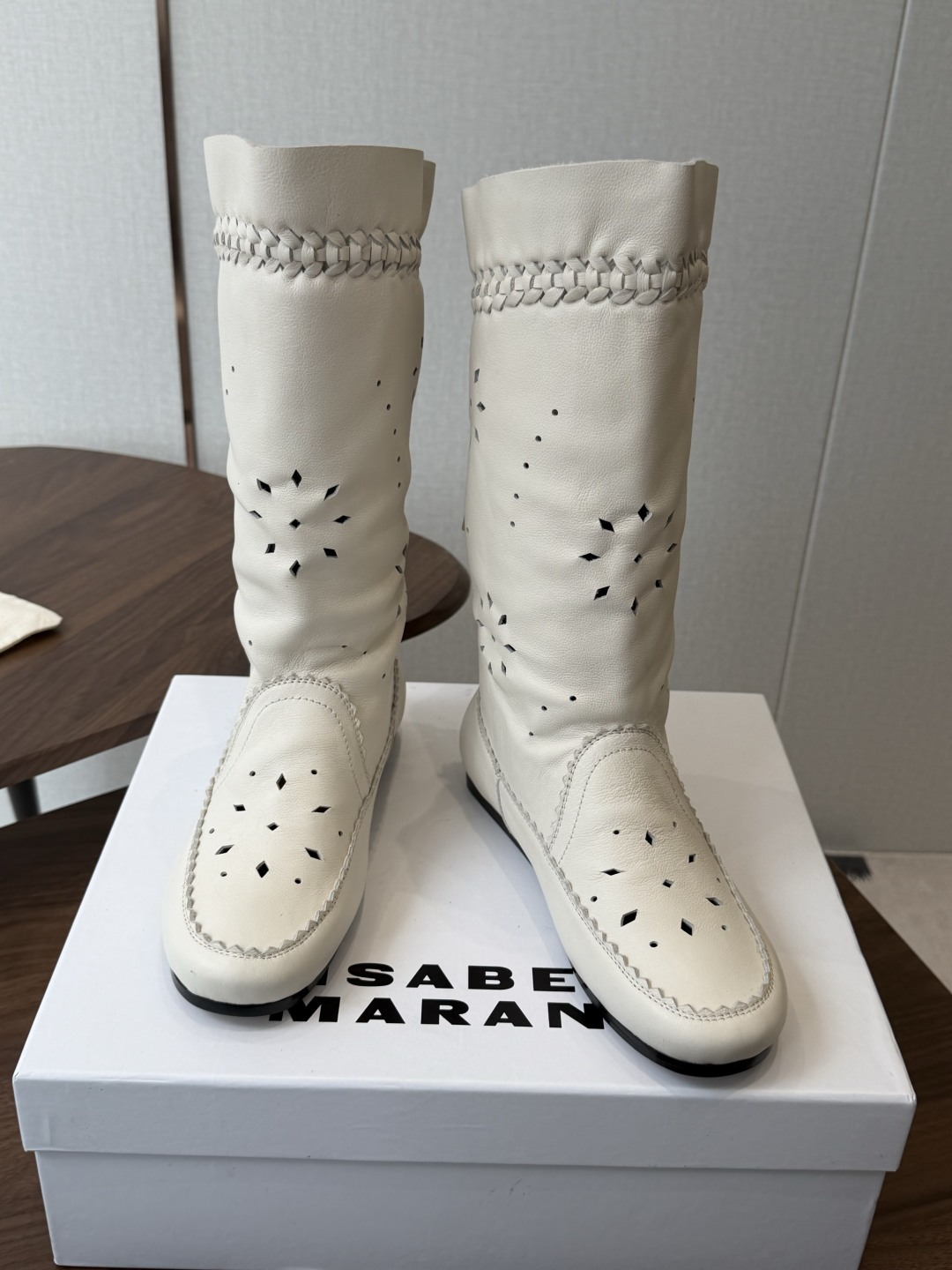 Isabel Marant  伊莎贝尔 26ss 少女感  一眼就心动 一脚蹬平底短靴  isabel marant  