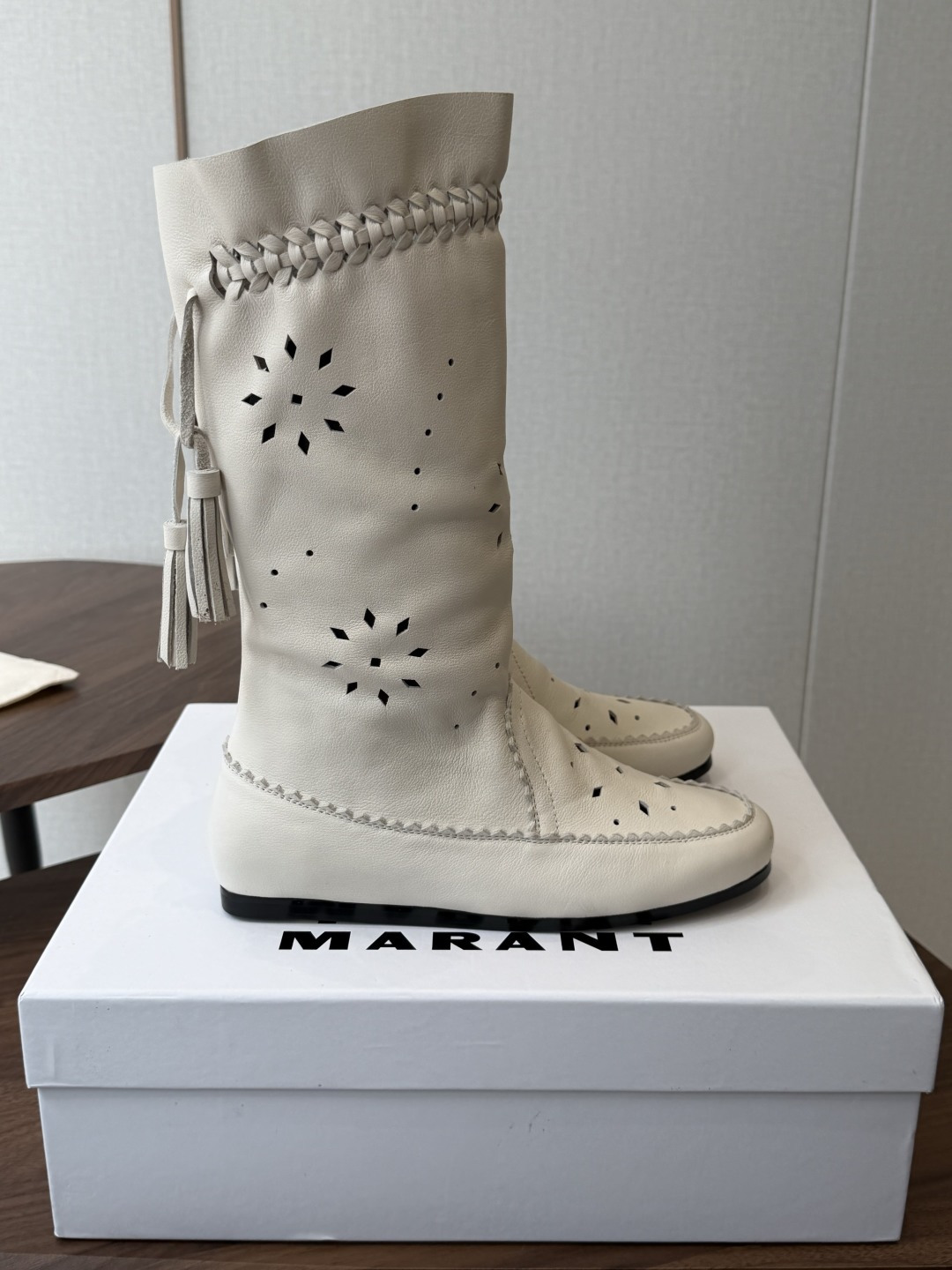 Isabel Marant  伊莎贝尔 26ss 少女感  一眼就心动 一脚蹬平底短靴  isabel marant  