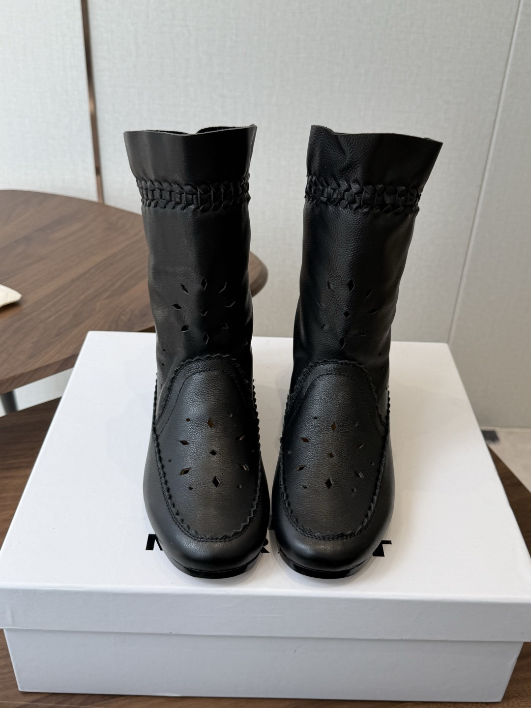 Isabel Marant  伊莎贝尔 26ss 少女感  一眼就心动 一脚蹬平底短靴  isabel marant  