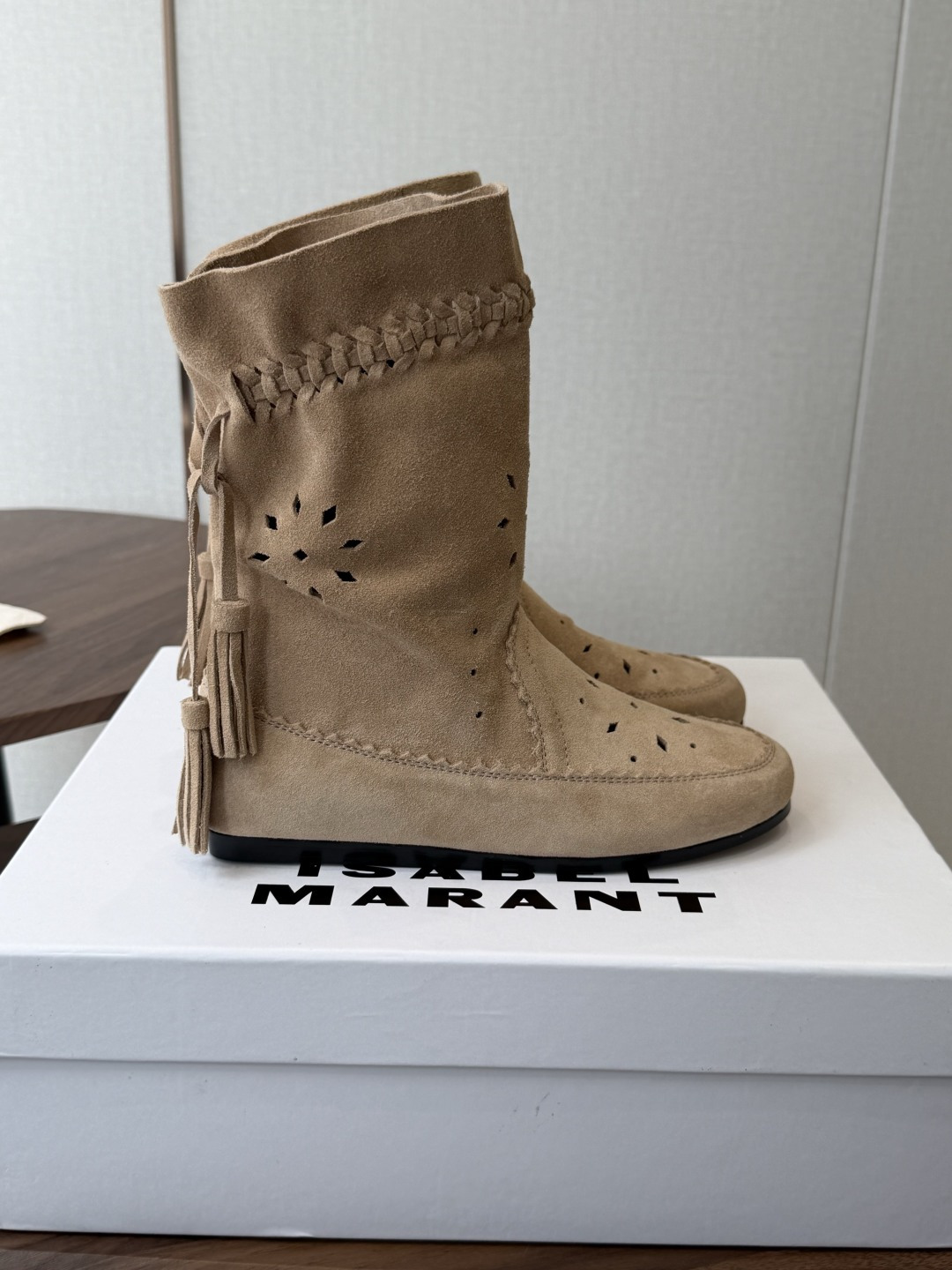 Isabel Marant  伊莎贝尔 26ss 少女感  一眼就心动 一脚蹬平底短靴  isabel marant  