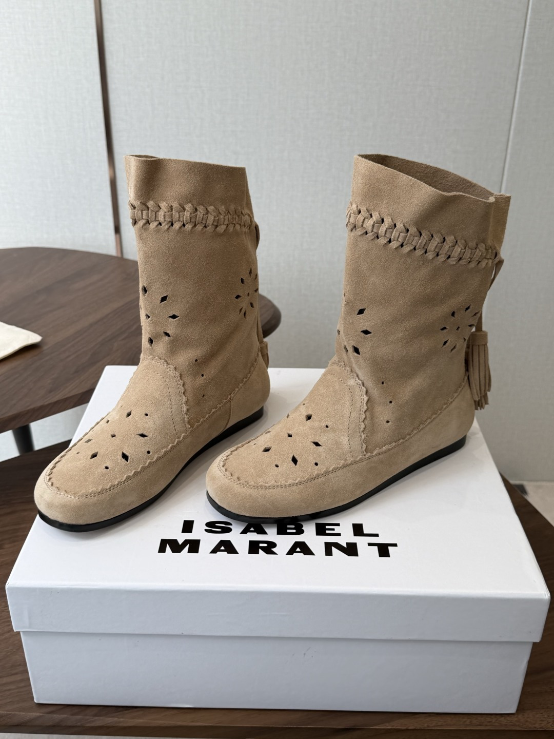 Isabel Marant  伊莎贝尔 26ss 少女感  一眼就心动 一脚蹬平底短靴  isabel marant  