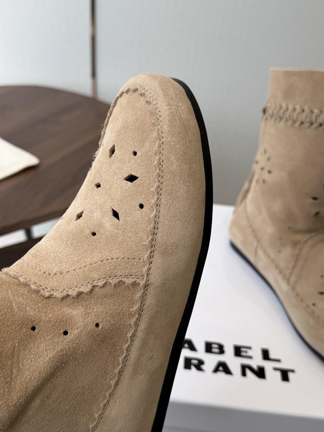 Isabel Marant  伊莎贝尔 26ss 少女感  一眼就心动 一脚蹬平底短靴  isabel marant  