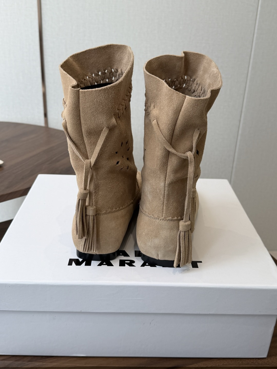 Isabel Marant  伊莎贝尔 26ss 少女感  一眼就心动 一脚蹬平底短靴  isabel marant  