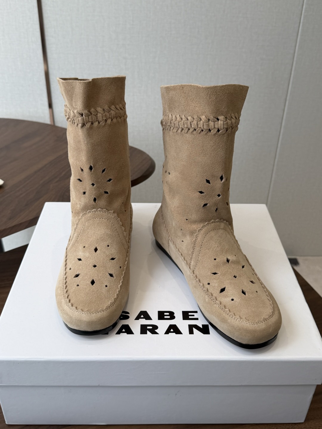 Isabel Marant  伊莎贝尔 26ss 少女感  一眼就心动 一脚蹬平底短靴  isabel marant  