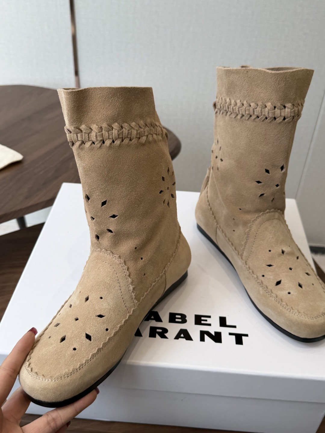 Isabel Marant  伊莎贝尔 26ss 少女感  一眼就心动 一脚蹬平底短靴  isabel marant  