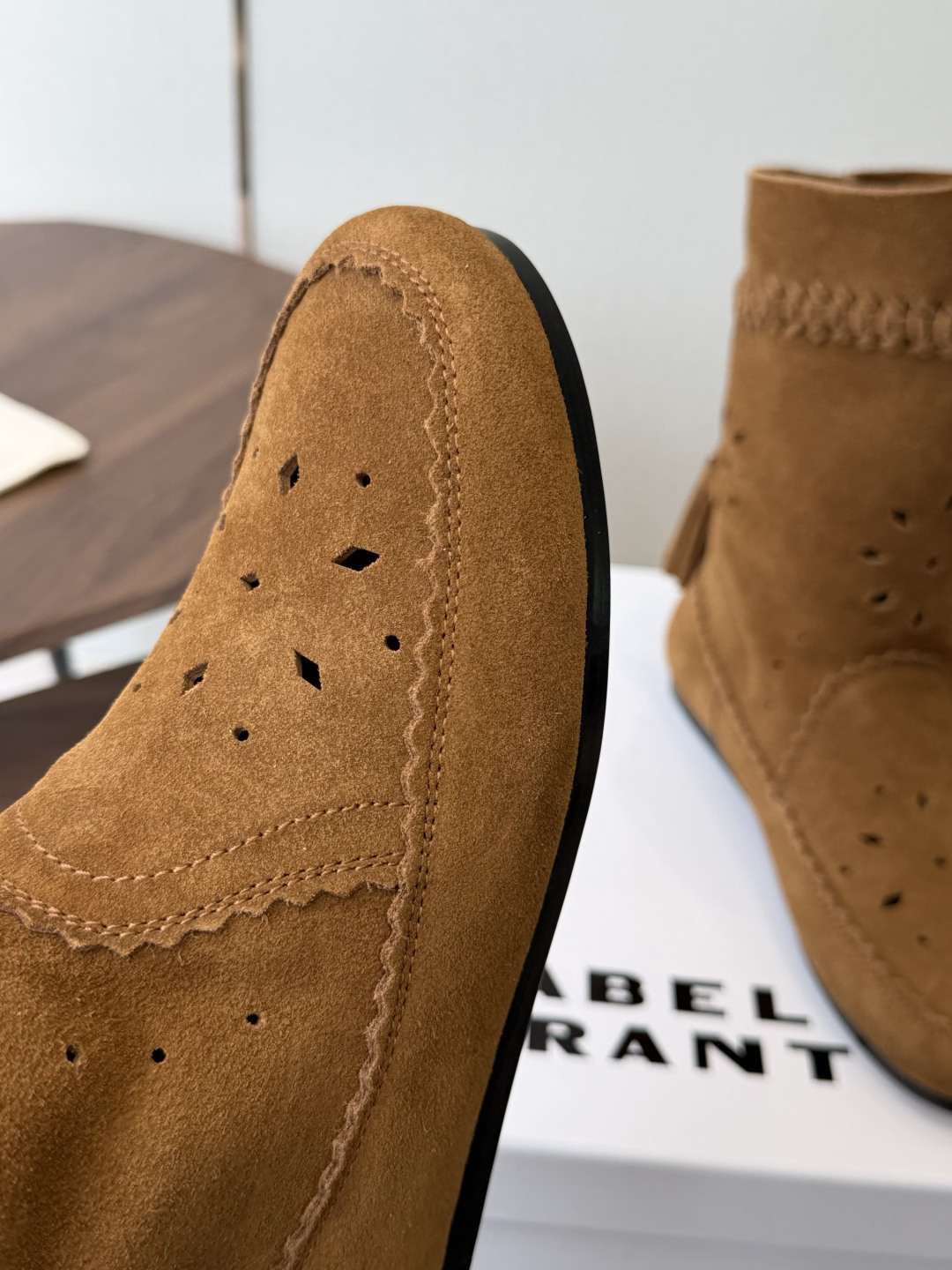 Isabel Marant  伊莎贝尔 26ss 少女感  一眼就心动 一脚蹬平底短靴  isabel marant  