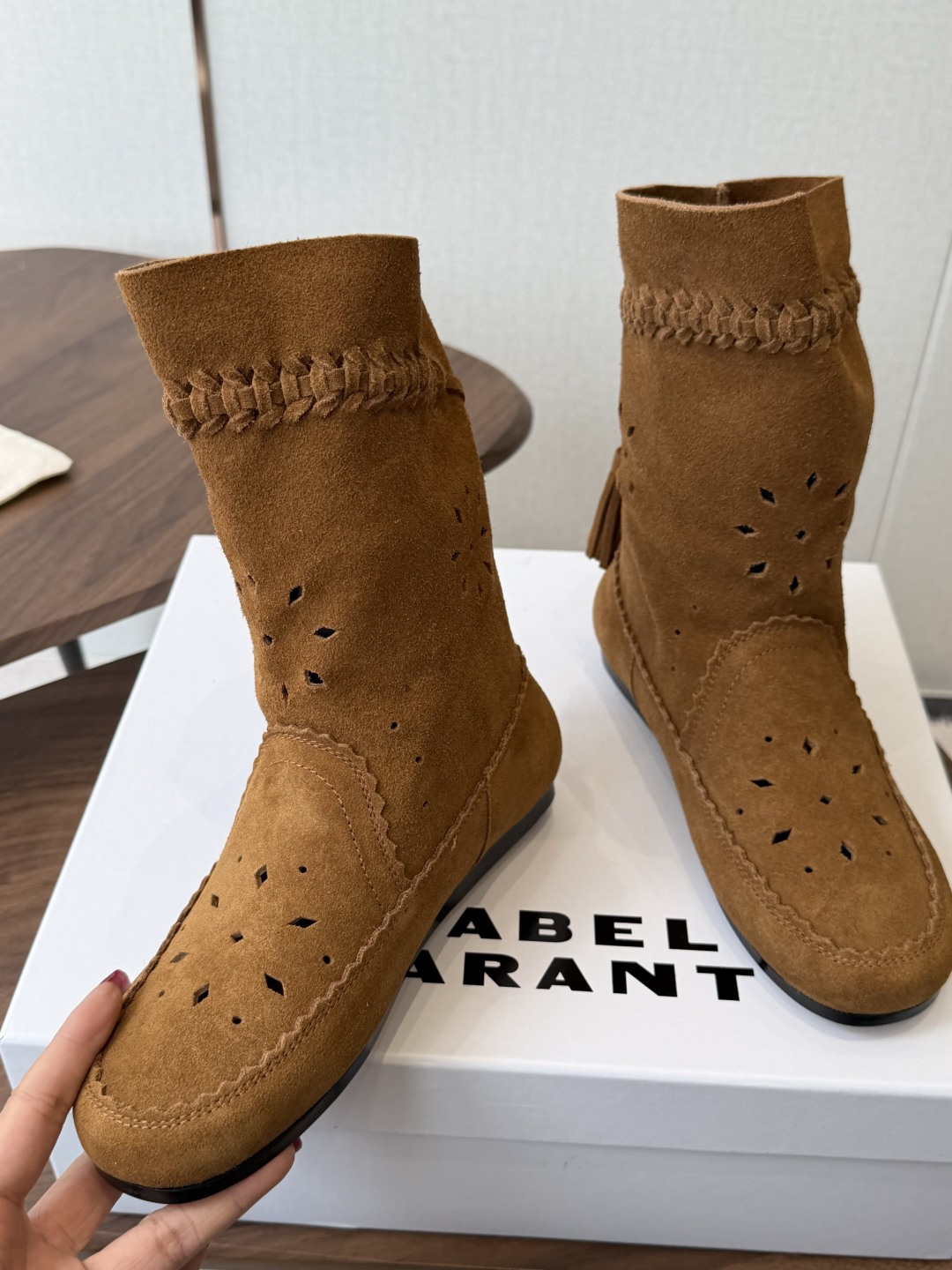 Isabel Marant  伊莎贝尔 26ss 少女感  一眼就心动 一脚蹬平底短靴  isabel marant  
