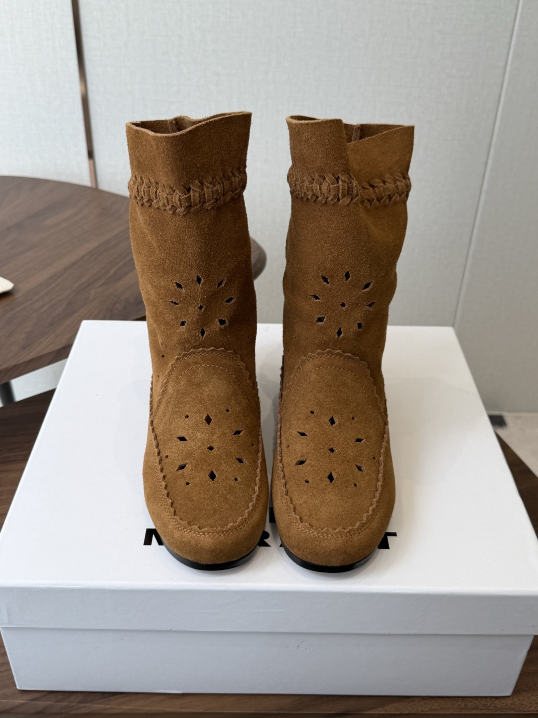 Isabel Marant  伊莎贝尔 26ss 少女感  一眼就心动 一脚蹬平底短靴  isabel marant  