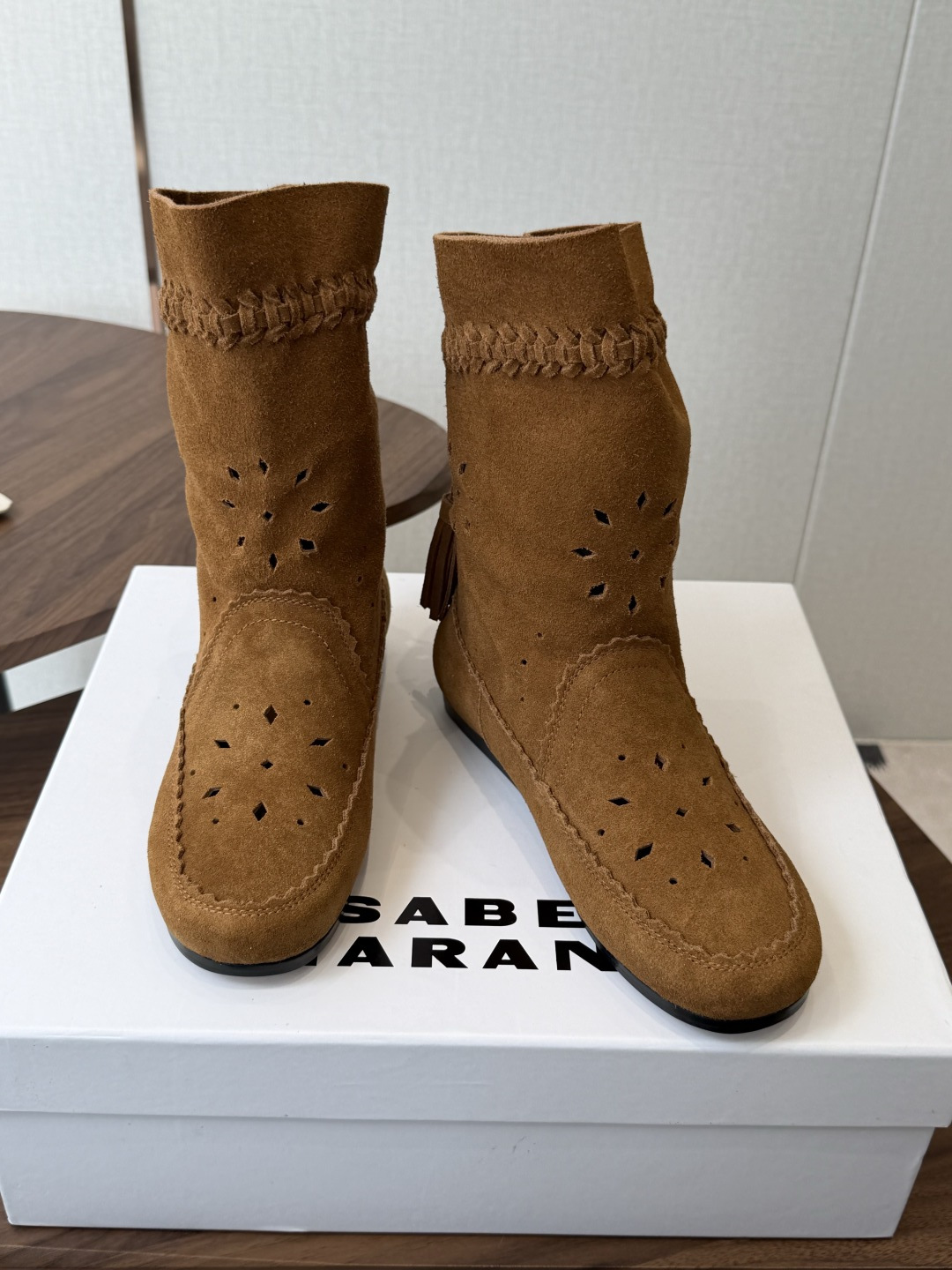 Isabel Marant  伊莎贝尔 26ss 少女感  一眼就心动 一脚蹬平底短靴  isabel marant  