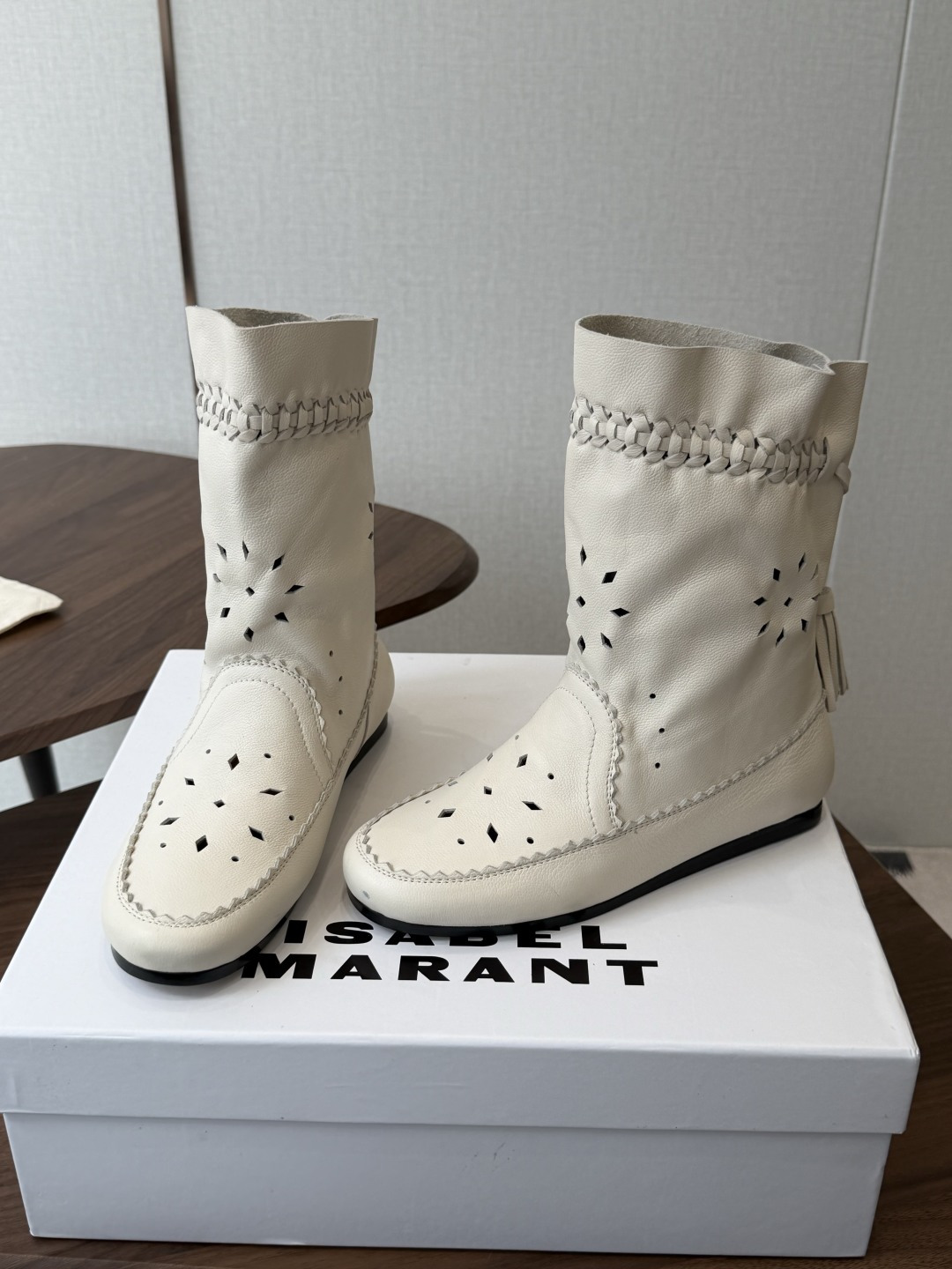 Isabel Marant  伊莎贝尔 26ss 少女感  一眼就心动 一脚蹬平底短靴  isabel marant  