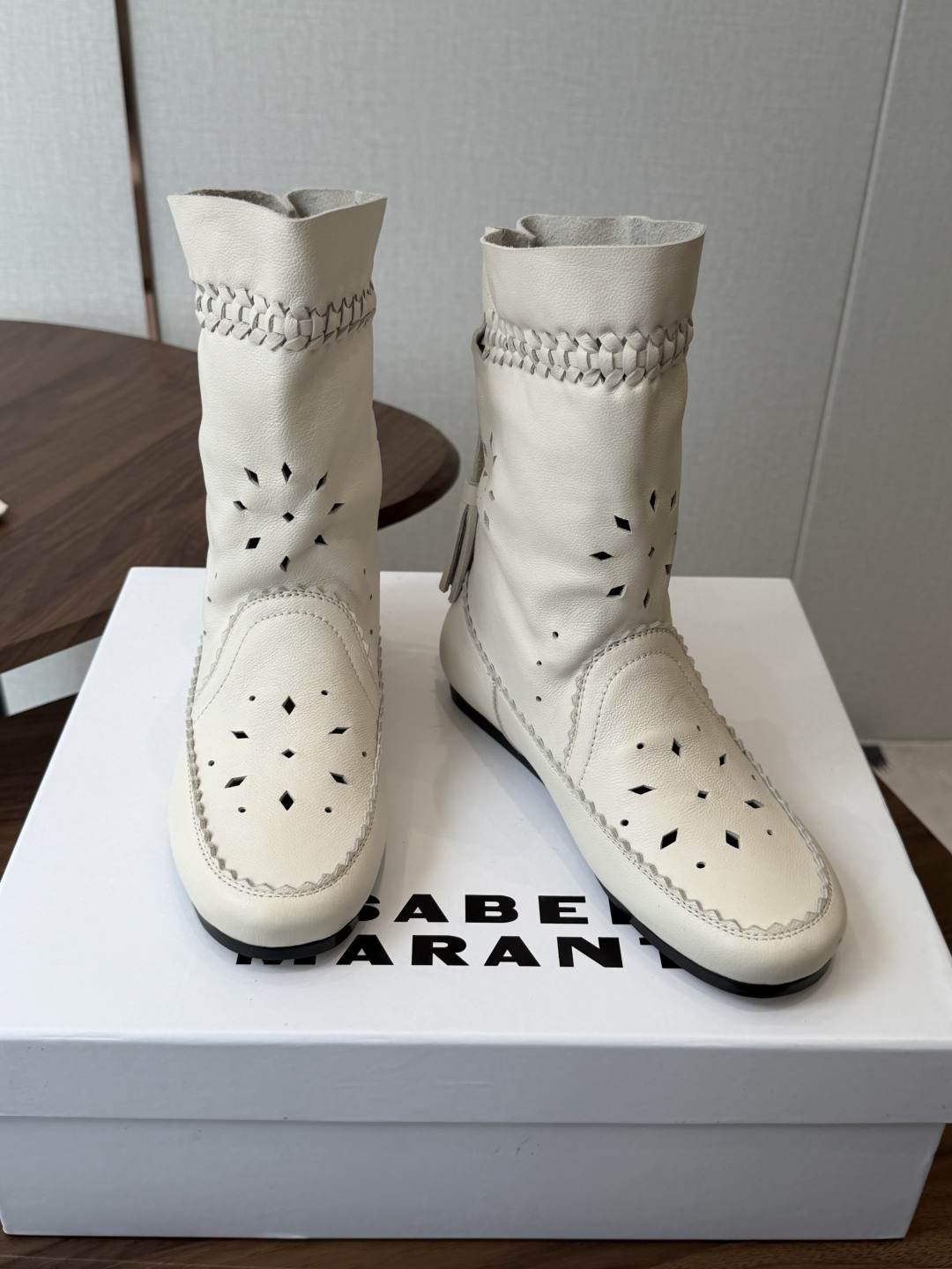 Isabel Marant  伊莎贝尔 26ss 少女感  一眼就心动 一脚蹬平底短靴  isabel marant  