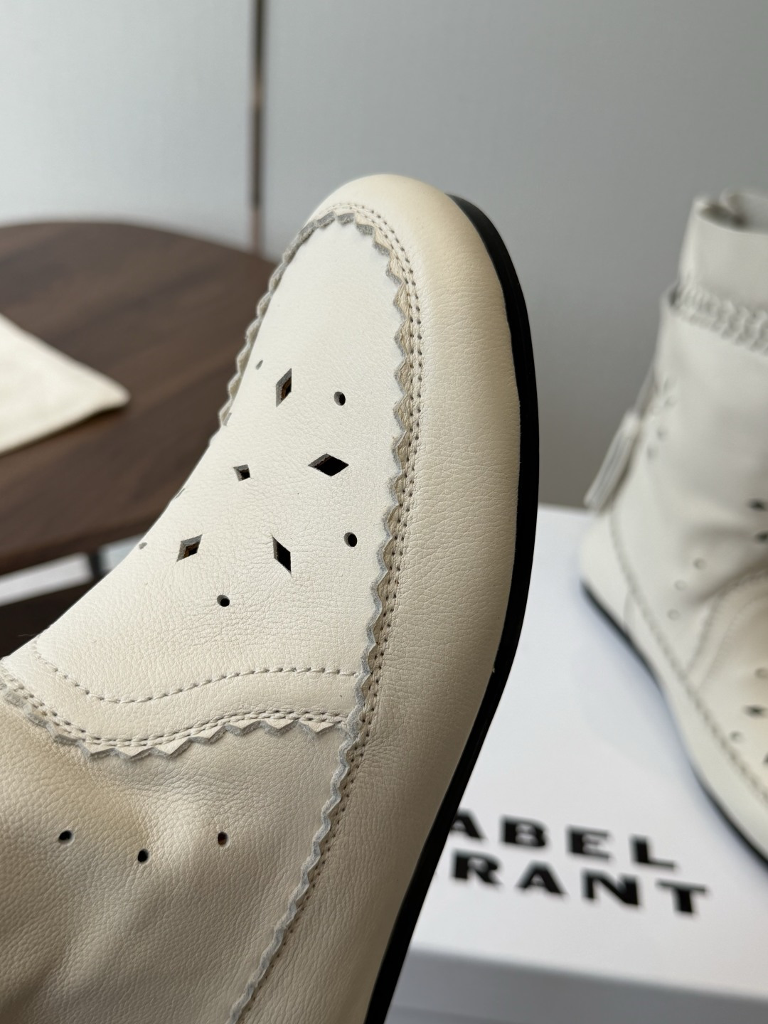 Isabel Marant  伊莎贝尔 26ss 少女感  一眼就心动 一脚蹬平底短靴  isabel marant  