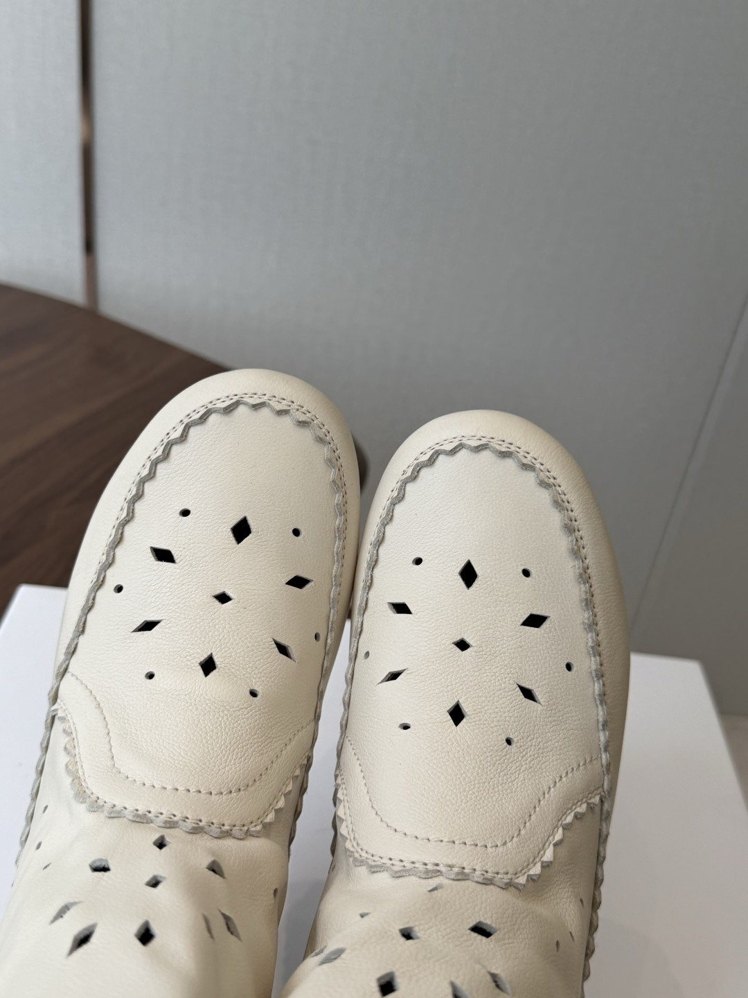 Isabel Marant  伊莎贝尔 26ss 少女感  一眼就心动 一脚蹬平底短靴  isabel marant  