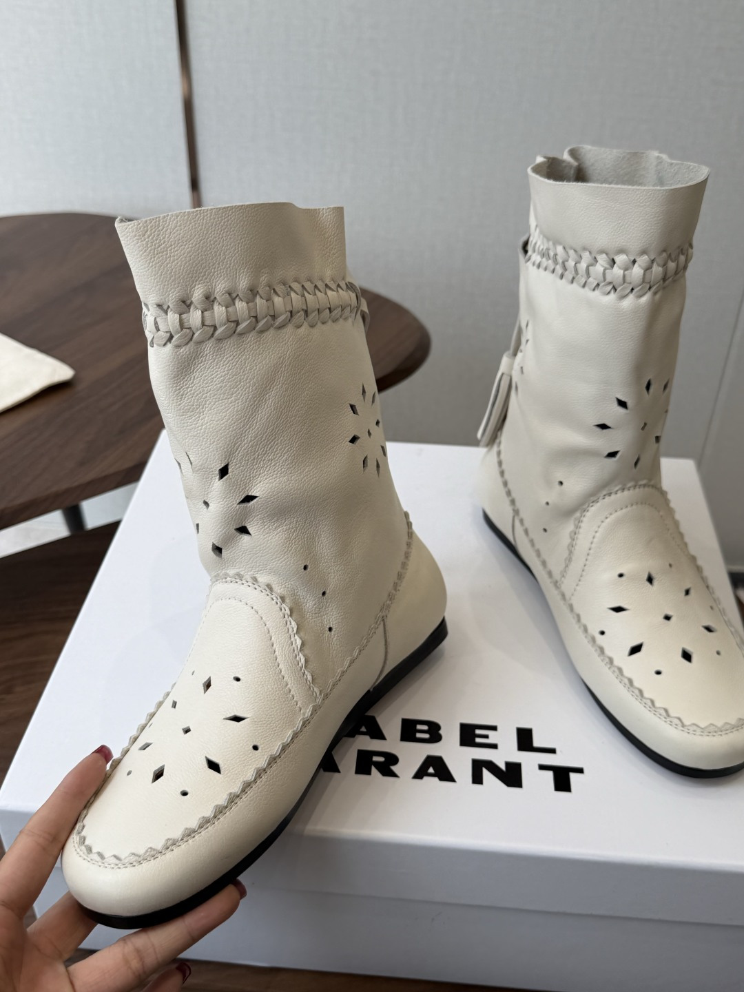 Isabel Marant  伊莎贝尔 26ss 少女感  一眼就心动 一脚蹬平底短靴  isabel marant  